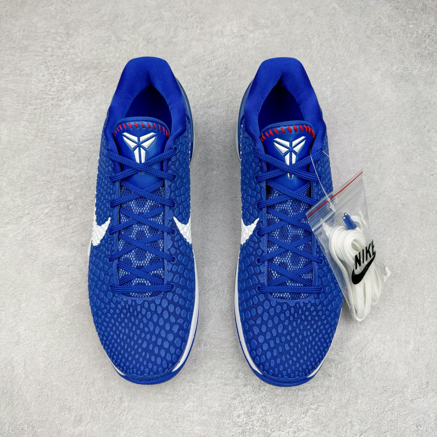 图片[2]-＃GX纯原 NK Zoom Kobe 6 Protro 科比六代 蓝白 CW2190-400 完美复刻公司货 前掌超大Zoom Turbo气垫 后掌EVA缓震 真正的原汁原味 还原ZP脚感 全身鞋材卡料色独家定制 唯一正确喷漆工艺Swoosh 正确凹凸蛇鳞工艺 正确鞋面渐变效果 内全置真动飞态线 独立原厂模具 最大尺码达到48.5码 首批不拼图大几率过验 亲测已过 支持各种高强度实战 无需担心 上脚价 补货周期极长 脚宽建议买大半码 科比系列前掌偏窄 不影响二次销售 支持七天无理由退换 尺码：40 40.5 41 42 42.5 43 44 44.5 45 45.5 46 47.5 48.5 49.6 50.5-选品中心