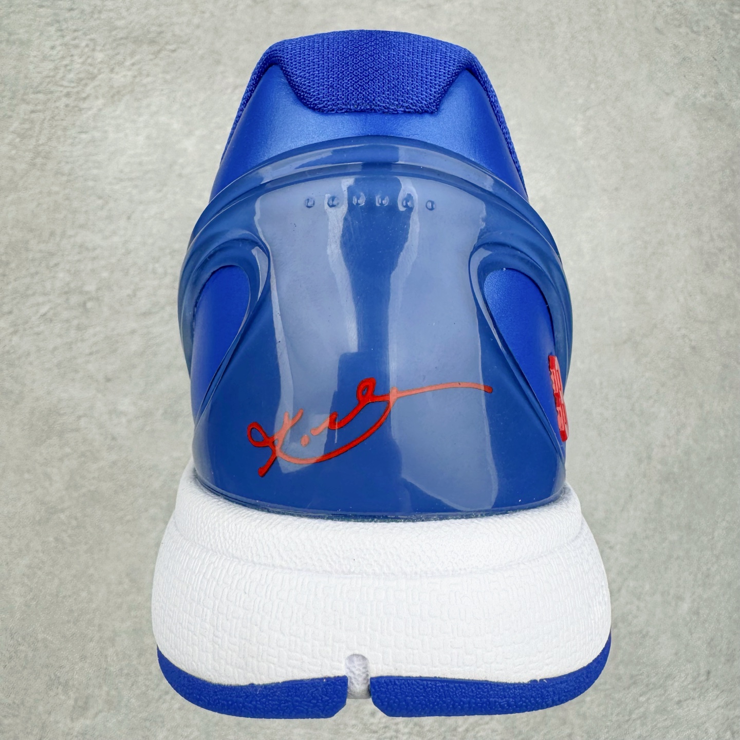 图片[8]-＃GX纯原 NK Zoom Kobe 6 Protro 科比六代 蓝白 CW2190-400 完美复刻公司货 前掌超大Zoom Turbo气垫 后掌EVA缓震 真正的原汁原味 还原ZP脚感 全身鞋材卡料色独家定制 唯一正确喷漆工艺Swoosh 正确凹凸蛇鳞工艺 正确鞋面渐变效果 内全置真动飞态线 独立原厂模具 最大尺码达到48.5码 首批不拼图大几率过验 亲测已过 支持各种高强度实战 无需担心 上脚价 补货周期极长 脚宽建议买大半码 科比系列前掌偏窄 不影响二次销售 支持七天无理由退换 尺码：40 40.5 41 42 42.5 43 44 44.5 45 45.5 46 47.5 48.5 49.6 50.5-选品中心