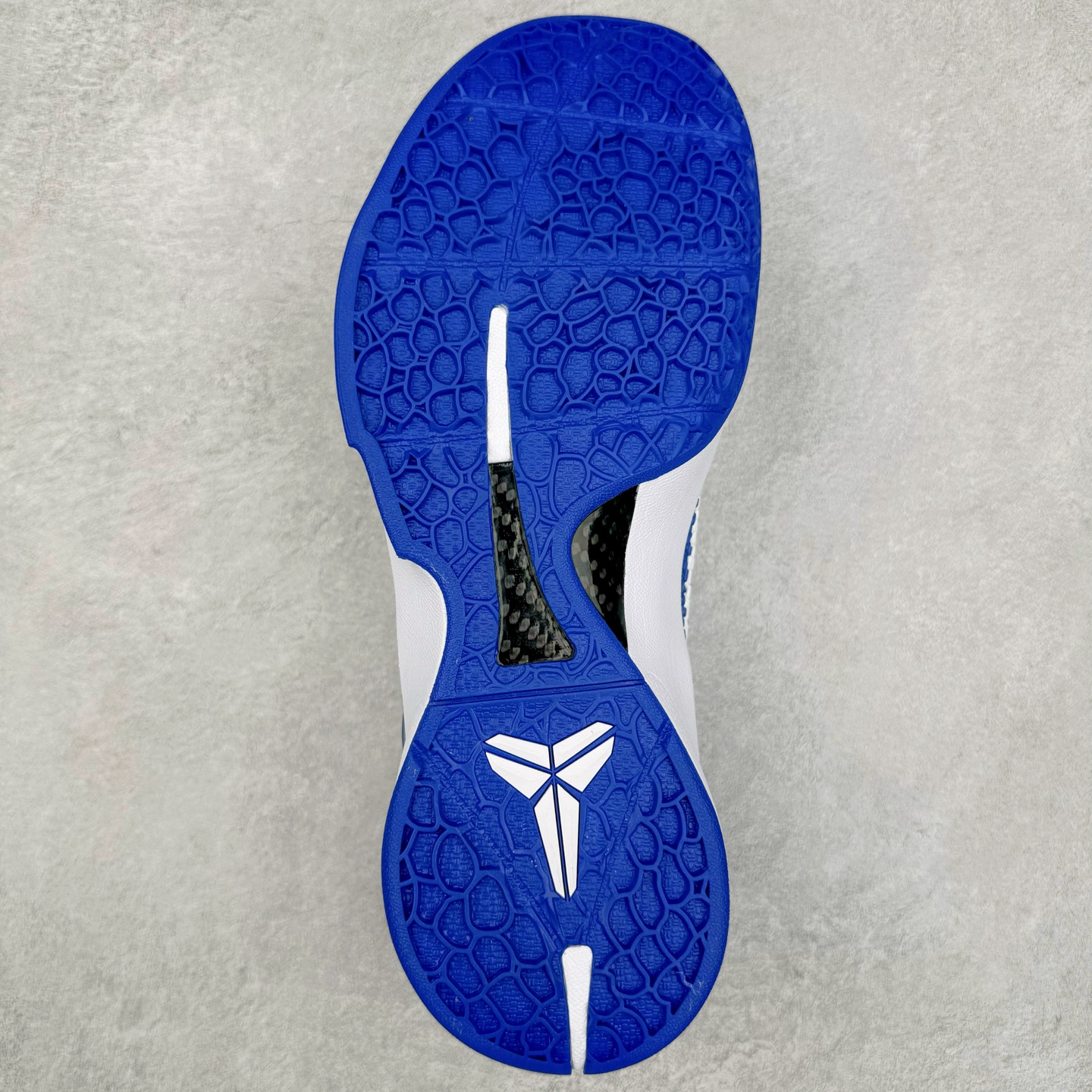 图片[9]-＃GX纯原 NK Zoom Kobe 6 Protro 科比六代 蓝白 CW2190-400 完美复刻公司货 前掌超大Zoom Turbo气垫 后掌EVA缓震 真正的原汁原味 还原ZP脚感 全身鞋材卡料色独家定制 唯一正确喷漆工艺Swoosh 正确凹凸蛇鳞工艺 正确鞋面渐变效果 内全置真动飞态线 独立原厂模具 最大尺码达到48.5码 首批不拼图大几率过验 亲测已过 支持各种高强度实战 无需担心 上脚价 补货周期极长 脚宽建议买大半码 科比系列前掌偏窄 不影响二次销售 支持七天无理由退换 尺码：40 40.5 41 42 42.5 43 44 44.5 45 45.5 46 47.5 48.5 49.6 50.5-选品中心