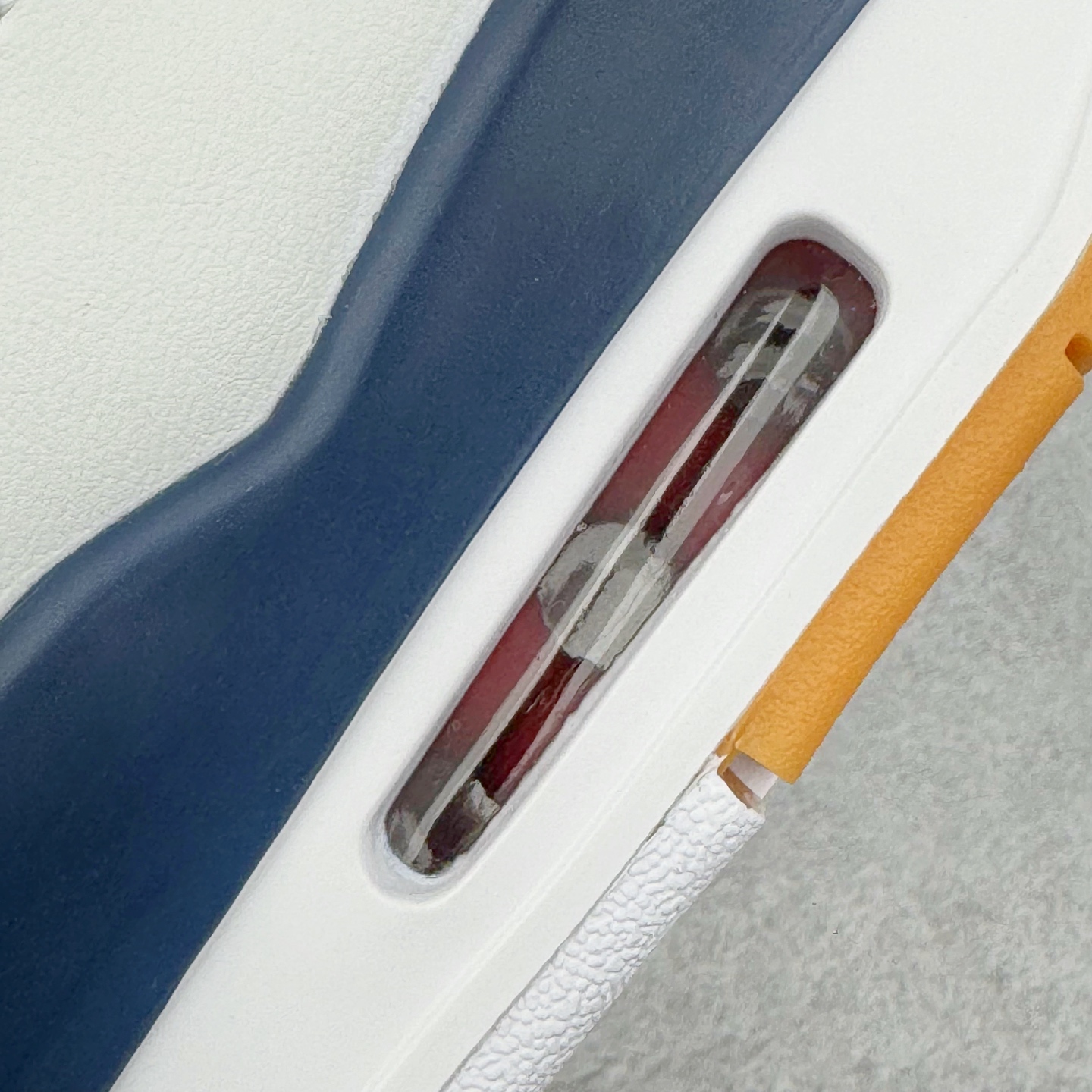 图片[19]-＃KZ神版 NK SB x Air Jordan AJ4 联名海军蓝 白蓝 DR5415-100 重点区分市面 唯一正确细节 后跟饰片中心位置有合模线 超弹硅胶材质 内层不织布补强 补强为硅胶提供更强耐久性 避免断裂 独家外贸特供尺码含 45.5 49.5 50.5 国内外口碑最好最推荐的产品 市场中端王者 亲自操刀耗时半年巨作 全套原纸板楦头开发 确保原汁原味 完美呈现四代版型 一比一鞋头弧度高度鞋身弧度 此版本只针对中端市场 皮料材质有所更替 其他数据细节工艺流程均保持一致 绝不口嗨 细节品控鞋型随意秒杀市面3XX 4XX 原厂TPU网格鞋带扣 正确内里网布 菱角分明不变形无多余毛边 柔软性质感一致于原鞋 市场唯一原厂鞋扣模具 背面可见隐藏注塑口 原厂织唛标 原厂飞人电绣工艺 尾指中部跳三针 独家绑鞋带手法 印刷中底布 四线拉帮 米色美纹纸贴合固定 进口港宝加持 后跟自然饱满 全鞋荧光划线卡点 追求极致完美 每一双都是工艺品 多重QC质检 超越公司货的品控标准 实实在在的免检产品 尺码：40 40.5 41 42 42.5 43 44 44.5 45 45.5 46 47.5 48.5 49.5 50.5-选品中心