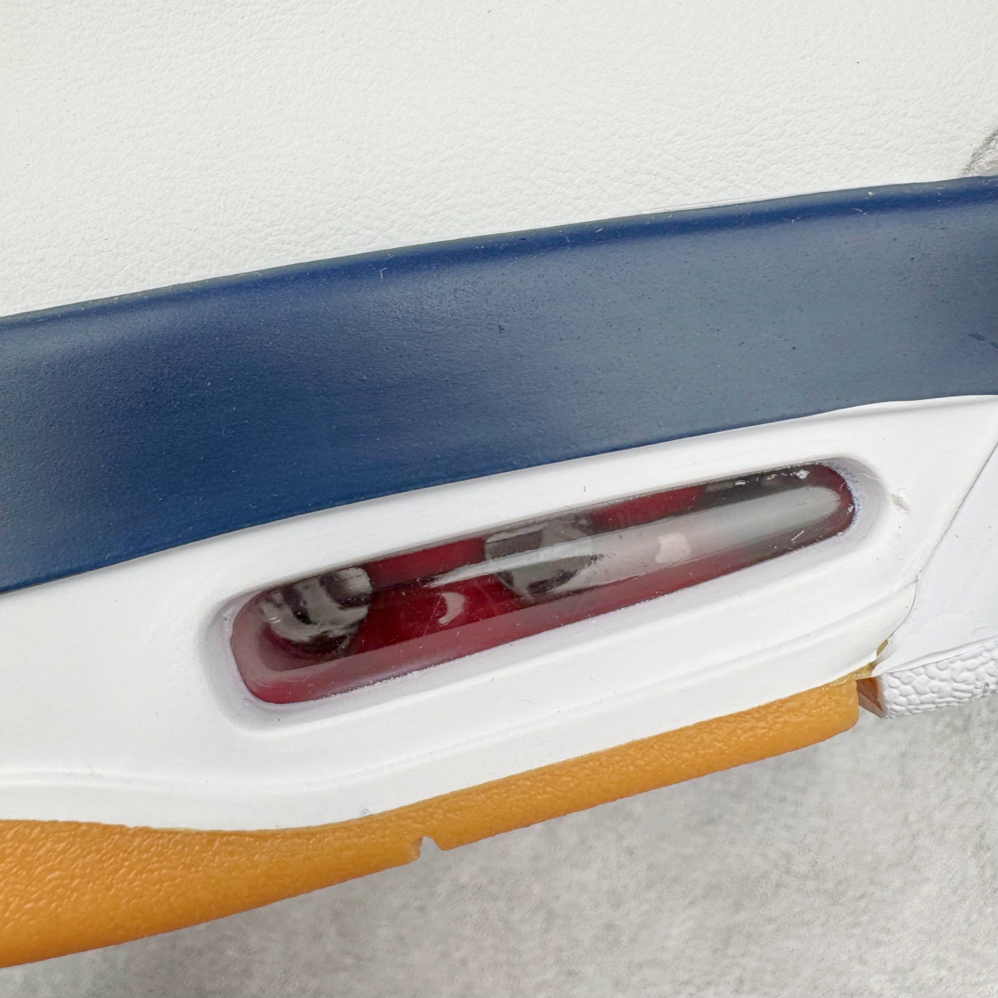 图片[17]-＃KZ神版 NK SB x Air Jordan AJ4 联名海军蓝 白蓝 DR5415-100 重点区分市面 唯一正确细节 后跟饰片中心位置有合模线 超弹硅胶材质 内层不织布补强 补强为硅胶提供更强耐久性 避免断裂 独家外贸特供尺码含 45.5 49.5 50.5 国内外口碑最好最推荐的产品 市场中端王者 亲自操刀耗时半年巨作 全套原纸板楦头开发 确保原汁原味 完美呈现四代版型 一比一鞋头弧度高度鞋身弧度 此版本只针对中端市场 皮料材质有所更替 其他数据细节工艺流程均保持一致 绝不口嗨 细节品控鞋型随意秒杀市面3XX 4XX 原厂TPU网格鞋带扣 正确内里网布 菱角分明不变形无多余毛边 柔软性质感一致于原鞋 市场唯一原厂鞋扣模具 背面可见隐藏注塑口 原厂织唛标 原厂飞人电绣工艺 尾指中部跳三针 独家绑鞋带手法 印刷中底布 四线拉帮 米色美纹纸贴合固定 进口港宝加持 后跟自然饱满 全鞋荧光划线卡点 追求极致完美 每一双都是工艺品 多重QC质检 超越公司货的品控标准 实实在在的免检产品 尺码：40 40.5 41 42 42.5 43 44 44.5 45 45.5 46 47.5 48.5 49.5 50.5-选品中心