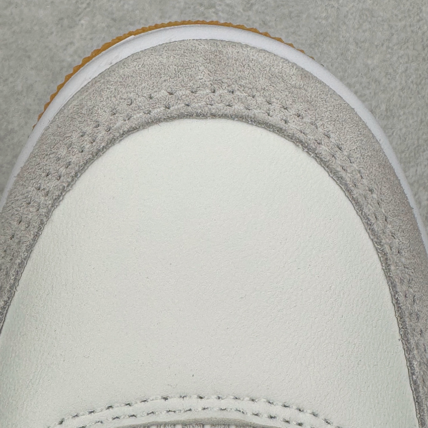 图片[12]-＃KZ神版 NK SB x Air Jordan AJ4 联名海军蓝 白蓝 DR5415-100 重点区分市面 唯一正确细节 后跟饰片中心位置有合模线 超弹硅胶材质 内层不织布补强 补强为硅胶提供更强耐久性 避免断裂 独家外贸特供尺码含 45.5 49.5 50.5 国内外口碑最好最推荐的产品 市场中端王者 亲自操刀耗时半年巨作 全套原纸板楦头开发 确保原汁原味 完美呈现四代版型 一比一鞋头弧度高度鞋身弧度 此版本只针对中端市场 皮料材质有所更替 其他数据细节工艺流程均保持一致 绝不口嗨 细节品控鞋型随意秒杀市面3XX 4XX 原厂TPU网格鞋带扣 正确内里网布 菱角分明不变形无多余毛边 柔软性质感一致于原鞋 市场唯一原厂鞋扣模具 背面可见隐藏注塑口 原厂织唛标 原厂飞人电绣工艺 尾指中部跳三针 独家绑鞋带手法 印刷中底布 四线拉帮 米色美纹纸贴合固定 进口港宝加持 后跟自然饱满 全鞋荧光划线卡点 追求极致完美 每一双都是工艺品 多重QC质检 超越公司货的品控标准 实实在在的免检产品 尺码：40 40.5 41 42 42.5 43 44 44.5 45 45.5 46 47.5 48.5 49.5 50.5-选品中心