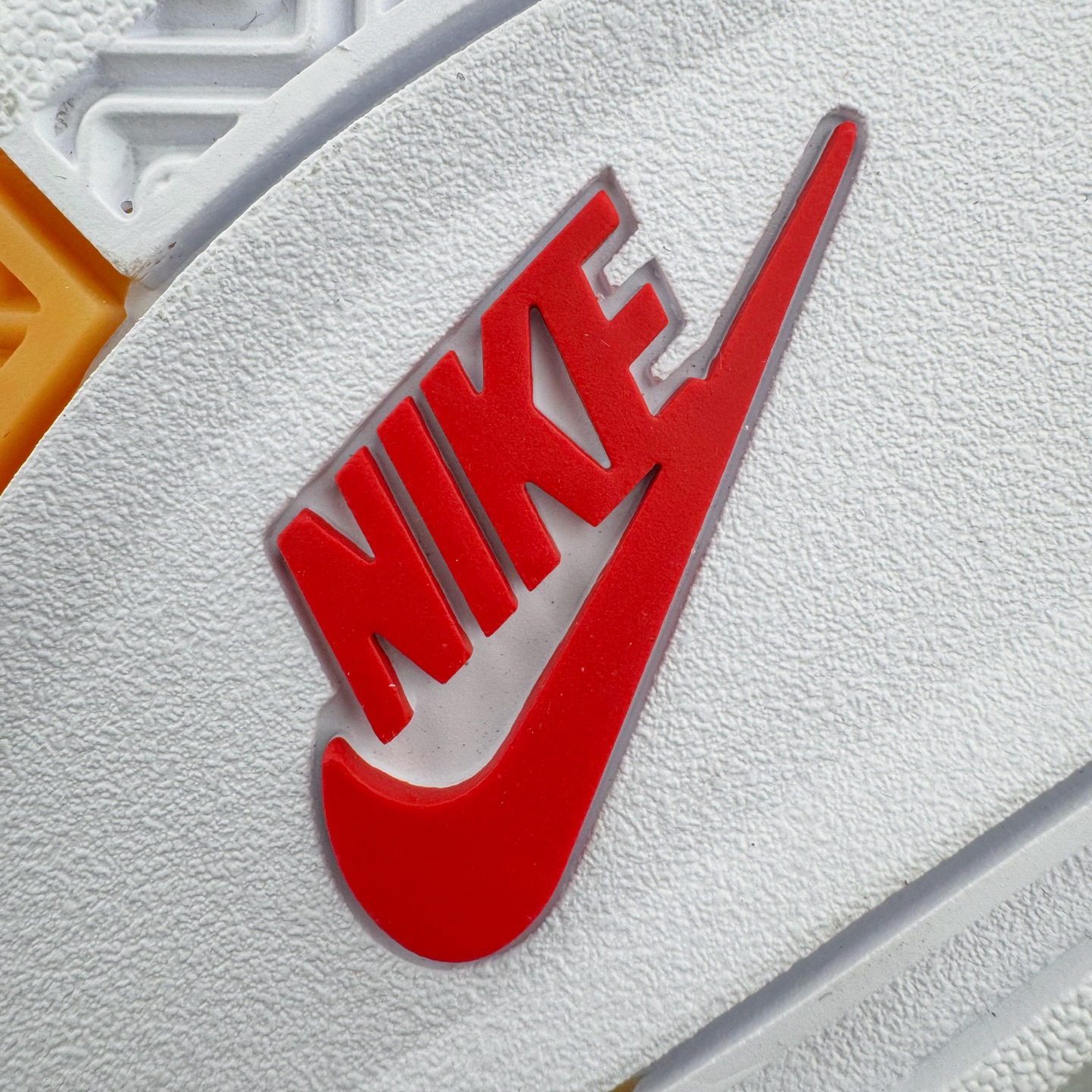 图片[11]-＃KZ神版 NK SB x Air Jordan AJ4 联名海军蓝 白蓝 DR5415-100 重点区分市面 唯一正确细节 后跟饰片中心位置有合模线 超弹硅胶材质 内层不织布补强 补强为硅胶提供更强耐久性 避免断裂 独家外贸特供尺码含 45.5 49.5 50.5 国内外口碑最好最推荐的产品 市场中端王者 亲自操刀耗时半年巨作 全套原纸板楦头开发 确保原汁原味 完美呈现四代版型 一比一鞋头弧度高度鞋身弧度 此版本只针对中端市场 皮料材质有所更替 其他数据细节工艺流程均保持一致 绝不口嗨 细节品控鞋型随意秒杀市面3XX 4XX 原厂TPU网格鞋带扣 正确内里网布 菱角分明不变形无多余毛边 柔软性质感一致于原鞋 市场唯一原厂鞋扣模具 背面可见隐藏注塑口 原厂织唛标 原厂飞人电绣工艺 尾指中部跳三针 独家绑鞋带手法 印刷中底布 四线拉帮 米色美纹纸贴合固定 进口港宝加持 后跟自然饱满 全鞋荧光划线卡点 追求极致完美 每一双都是工艺品 多重QC质检 超越公司货的品控标准 实实在在的免检产品 尺码：40 40.5 41 42 42.5 43 44 44.5 45 45.5 46 47.5 48.5 49.5 50.5-选品中心