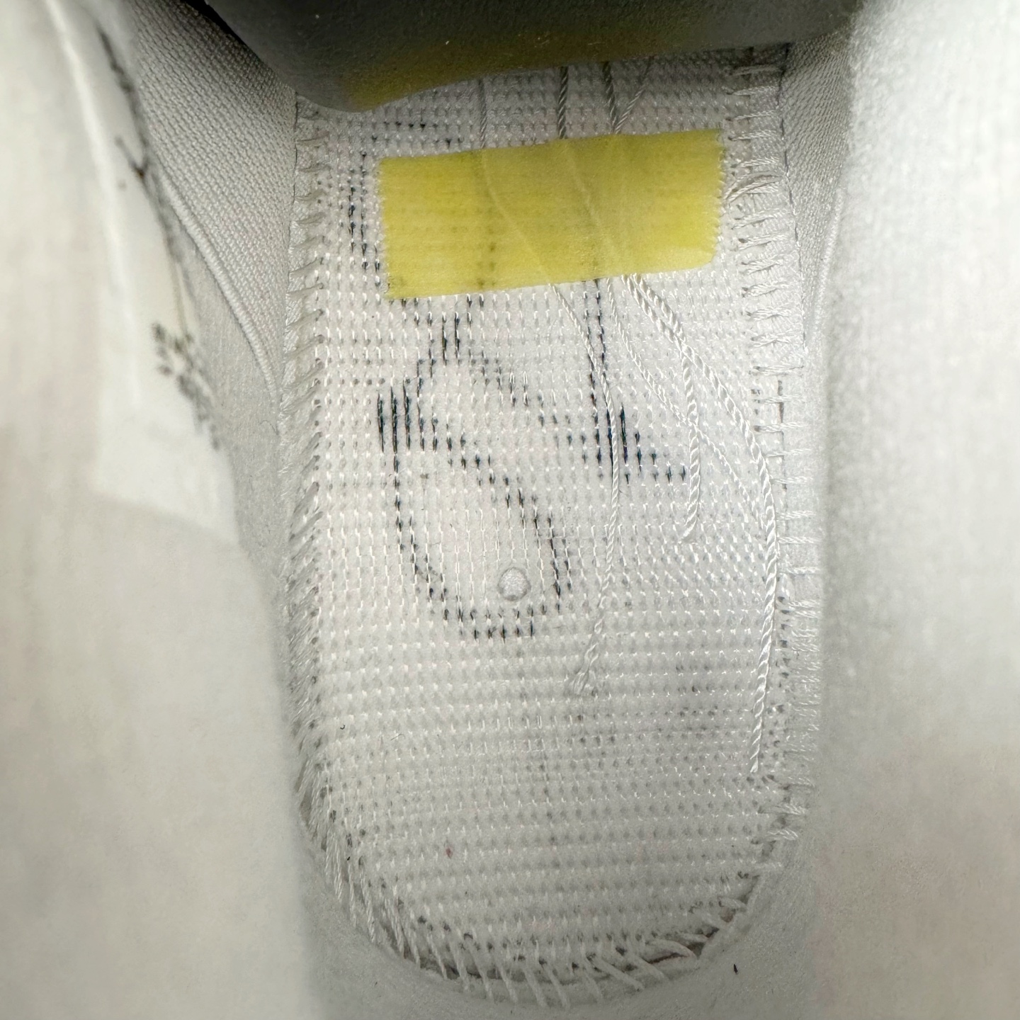 图片[21]-＃KZ神版 NK SB x Air Jordan AJ4 联名海军蓝 白蓝 DR5415-100 重点区分市面 唯一正确细节 后跟饰片中心位置有合模线 超弹硅胶材质 内层不织布补强 补强为硅胶提供更强耐久性 避免断裂 独家外贸特供尺码含 45.5 49.5 50.5 国内外口碑最好最推荐的产品 市场中端王者 亲自操刀耗时半年巨作 全套原纸板楦头开发 确保原汁原味 完美呈现四代版型 一比一鞋头弧度高度鞋身弧度 此版本只针对中端市场 皮料材质有所更替 其他数据细节工艺流程均保持一致 绝不口嗨 细节品控鞋型随意秒杀市面3XX 4XX 原厂TPU网格鞋带扣 正确内里网布 菱角分明不变形无多余毛边 柔软性质感一致于原鞋 市场唯一原厂鞋扣模具 背面可见隐藏注塑口 原厂织唛标 原厂飞人电绣工艺 尾指中部跳三针 独家绑鞋带手法 印刷中底布 四线拉帮 米色美纹纸贴合固定 进口港宝加持 后跟自然饱满 全鞋荧光划线卡点 追求极致完美 每一双都是工艺品 多重QC质检 超越公司货的品控标准 实实在在的免检产品 尺码：40 40.5 41 42 42.5 43 44 44.5 45 45.5 46 47.5 48.5 49.5 50.5-选品中心