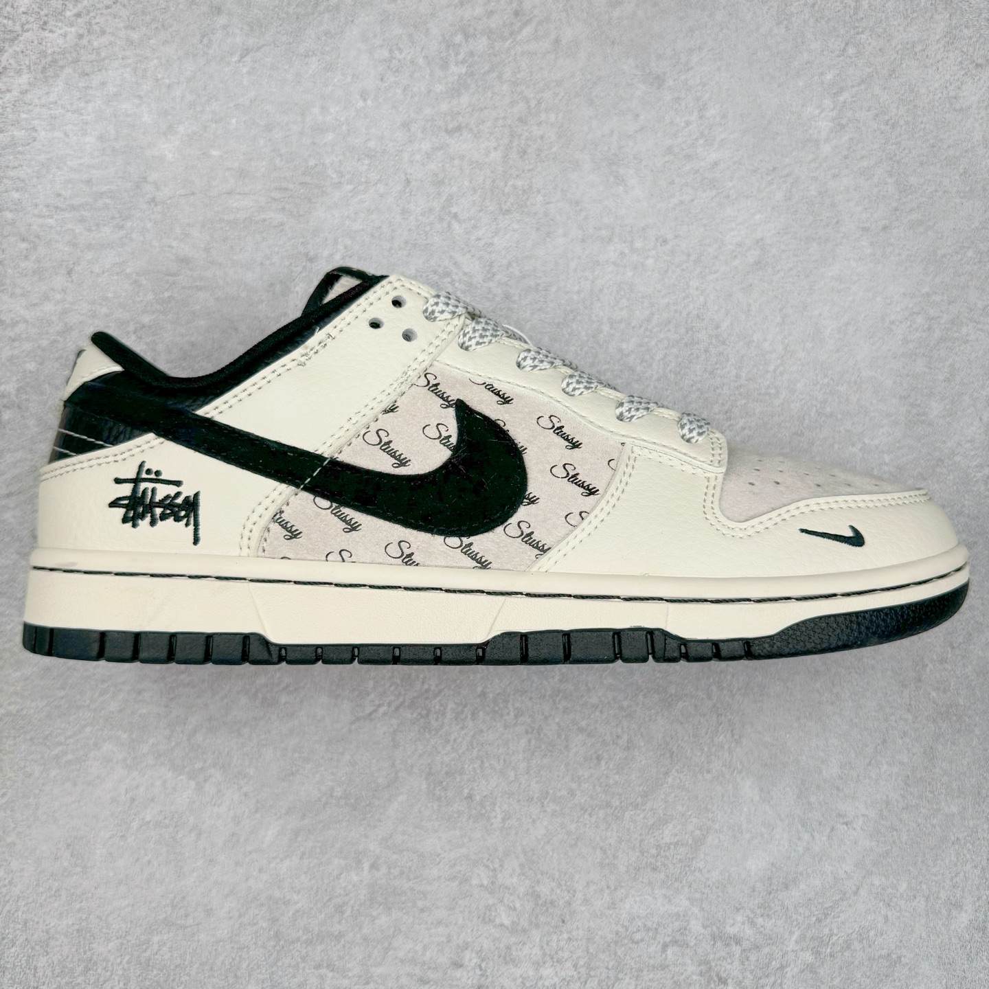 NK Dunk Low 定制配色 XY1688-016 大厂出品 极力推荐 原装头层材料 独家版型蒸餾加工帶來的是更好的视觉和脚感体验大厂纯原品质出货 清洁度 电绣工艺 皮料切割干净无任何毛边 细节完美 实拍调校N版已经零色差零失真 百分百还原实物色彩所见即所得 不存在货不对板色差等低级问题 选购参考实物拍摄 不混卖不参货 只用心做好货严格选品 承诺混一赔十 尺码：36 36.5 37.5 38 38.5 39 40 40.5 41 42 42.5 43 44 44.5 45-选品中心