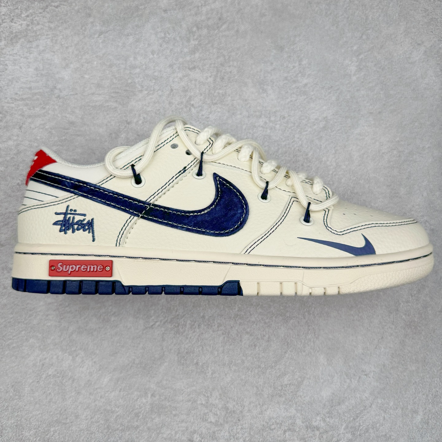 NK Dunk Low 定制配色 YX5066-275 大厂出品 极力推荐 原装头层材料 独家版型蒸餾加工帶來的是更好的视觉和脚感体验大厂纯原品质出货 清洁度 电绣工艺 皮料切割干净无任何毛边 细节完美 实拍调校N版已经零色差零失真 百分百还原实物色彩所见即所得 不存在货不对板色差等低级问题 选购参考实物拍摄 不混卖不参货 只用心做好货严格选品 承诺混一赔十 尺码：36 36.5 37.5 38 38.5 39 40 40.5 41 42 42.5 43 44 44.5 45-选品中心