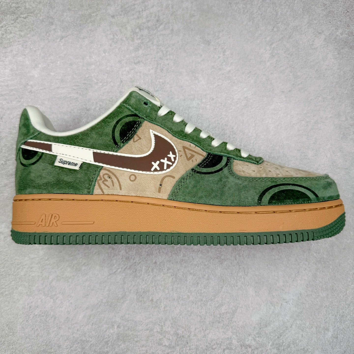 NK Air Force 1´07 Low 空军一号低帮百搭休闲运动板鞋 DF0188-024 柔软、弹性十足的缓震性能和出色的中底设计 横跨复古与现代的外型结合 造就出风靡全球 三十多年的Force 1 直到今天还深受青睐 实拍调校N版已经零色差零失真 百分百还原实物色彩所见即所得 不存在货不对板色差等低级问题 选购参考实物拍摄 不混卖不参货 只用心做好货严格选品 承诺混一赔十 尺码：36 36.5 37.5 38 38.5 39 40 40.5 41 42 42.5 43 44 44.5 45-选品中心