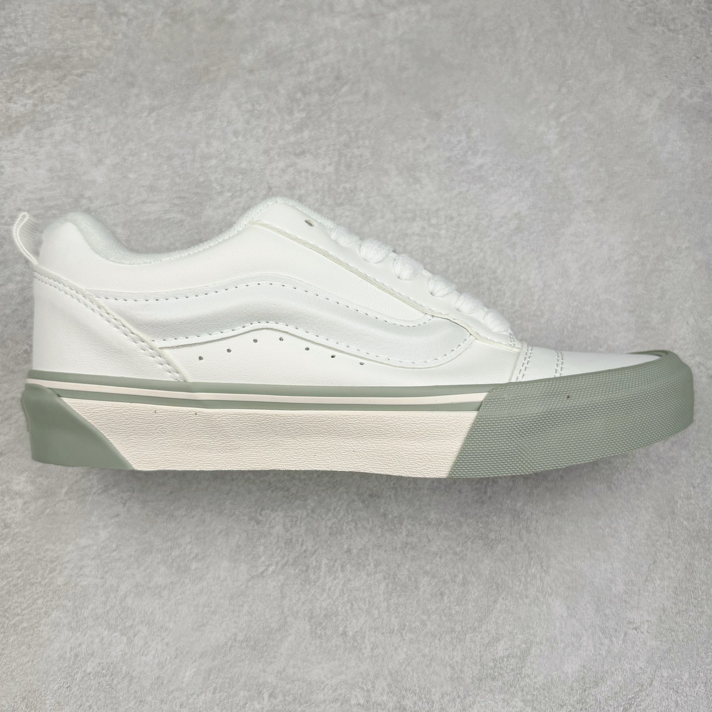Vans Knu Skool 白米皮面 复古休闲防滑减震低帮面包鞋 颜色:vans 面包白皮浅绿底 货号:VN0009QCBUH 尺码:35 36 36.5 37 38 38.5 39 40 40.5 41 42 42.5 43 44-选品中心