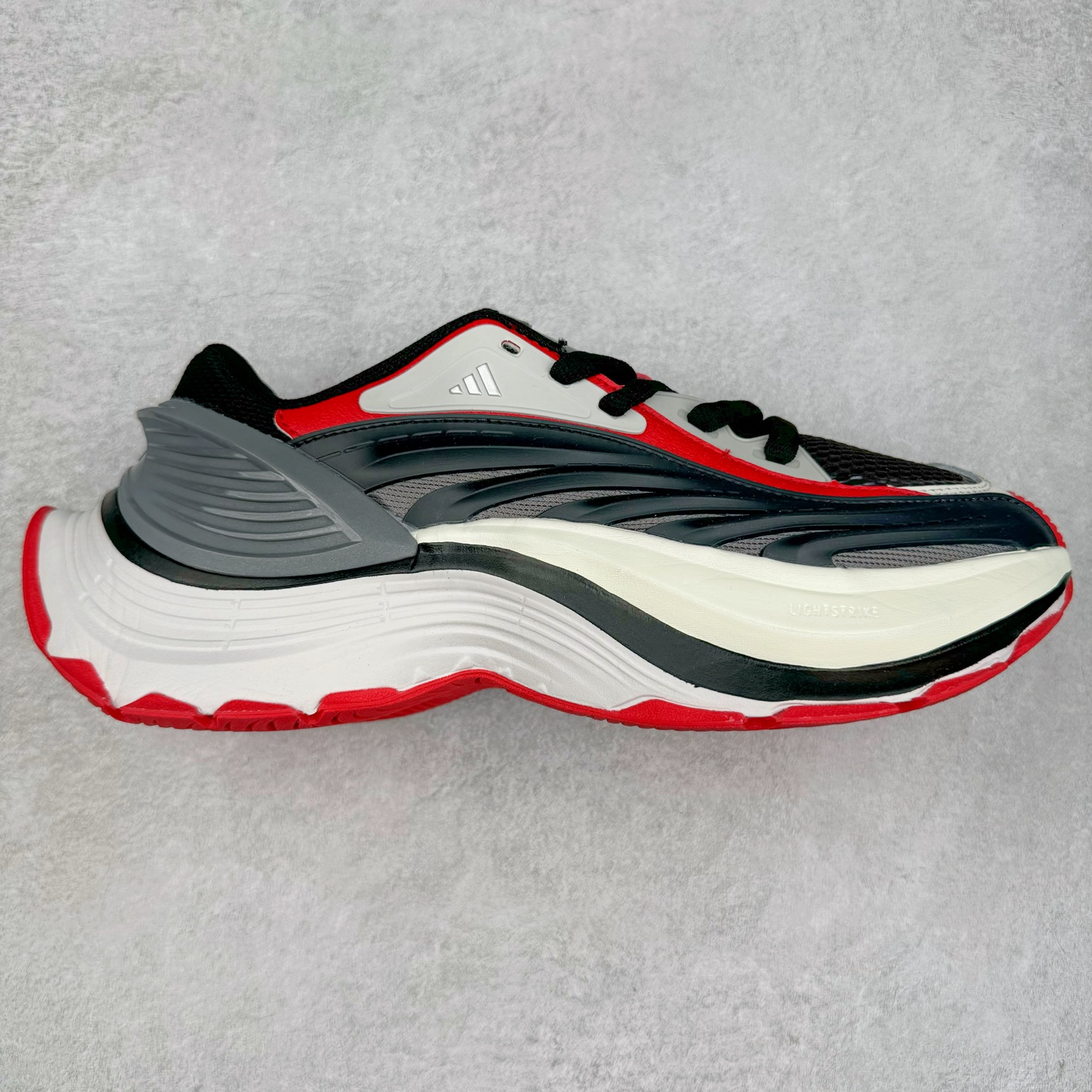 AD XLG MTW系列 舒适百搭防滑耐磨低帮跑步鞋老爹鞋 JR6392 鞋面采用贯穿式银条 完整的线条流畅度带来充分的视觉享受 鞋舌若隐若现的LOGO充满神秘感 夸张的鞋后跟幅度设计 线条感延伸至后跟标志三条杆彰显adidas调性 中底采用LIGHT STRIKE科技 在满足穿搭属性的同时提供舒适的脚感 完整的流线型设计语言 从鞋面贯穿到鞋底以及鞋花纹路 颜值与实力兼具 秀场与日常皆融 未来已来 让我们继续期待 实拍调校N版已经零色差零失真 百分百还原实物色彩所见即所得 不存在货不对板色差等低级问题 选购参考实物拍摄 不混卖不参货 只用心做好货严格选品 承诺混一赔十 尺码：36 36.5 37.5 38 38.5 39 40 40.5 41 42 42.5 43 44 44.5 45-选品中心