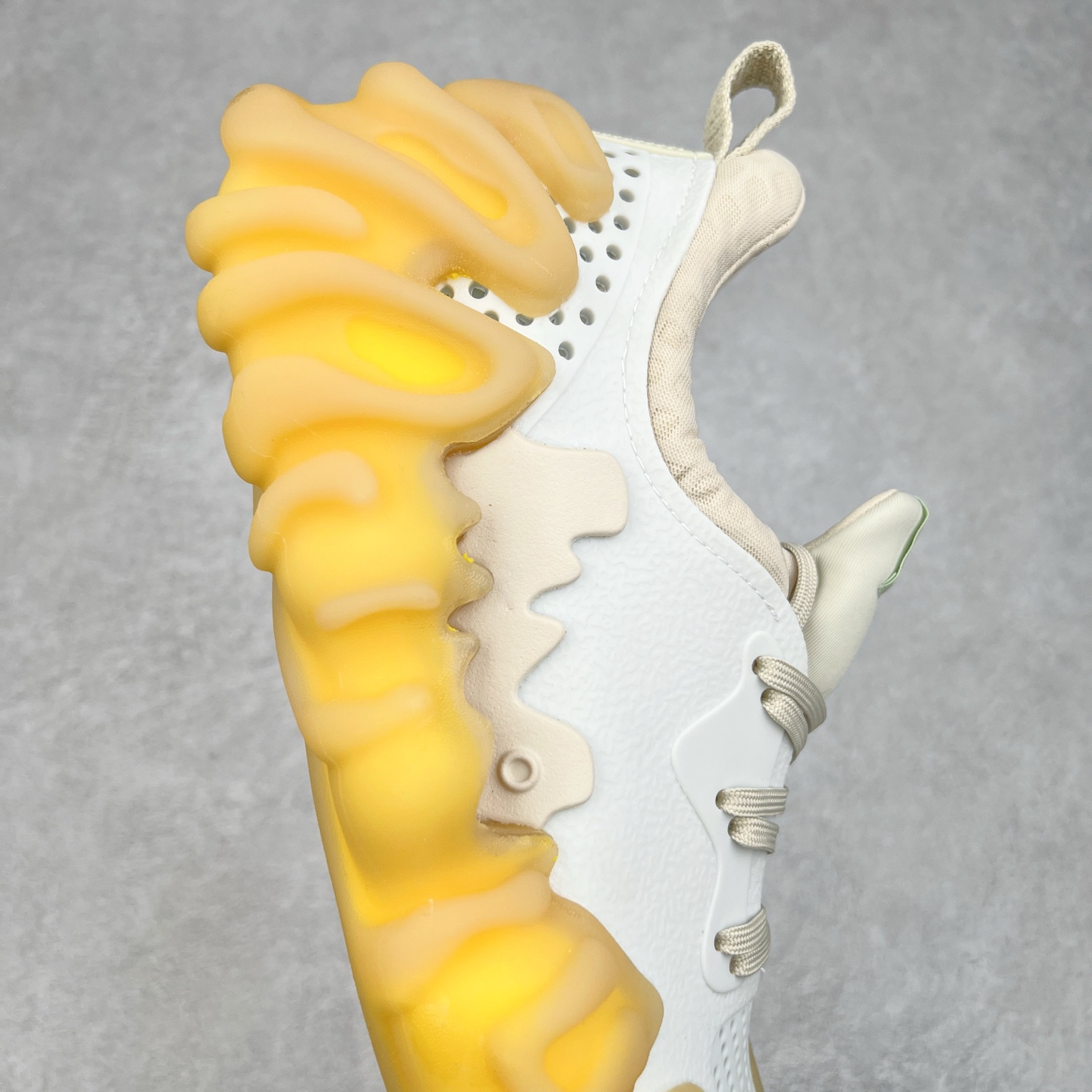 图片[6]-＃DG莞产 Salehe Bembury x Crocs Pollex Juniper 卡骆驰联名款经典简约休闲沙滩洞洞拖鞋凉鞋 透明防水袋包装 注意配件需单独购买 超轻Croslite专利材料打造 鞋面更加耐用易清洗 该鞋款轻盈舒适 2002年 经典克骆格诞生 秉承外形简单 穿着舒适的初衷 不断为消费者带来舒适的穿着体验 穿出“趣”味 鞋面洞洞可搭彰显个性的智必星 一鞋两穿 可调节式后跟带增添鞋身的稳固性能 放前面变成愜意舒适的凉拖 放后面行走跑跳更加稳妥 Croslite ™材料 封闭式细胞树脂 能够在体温作用下自动变形以适应脚部形状 涉水性优秀的同时易于清洁 抓地力强 不易打滑 Crocs的核心理念：轻便 灵活 全方位的舒适感 同步官方尺码：M4（36-37） M5（37-38）M6（38-39）M7（39-40）M8（41-42）M9（42-43）M10（43-44）M11（45-46）-选品中心