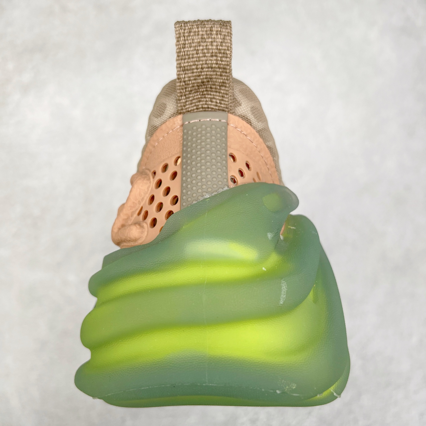 图片[8]-＃DG莞产 Salehe Bembury x Crocs Pollex Juniper 卡骆驰联名款经典简约休闲沙滩洞洞拖鞋凉鞋 透明防水袋包装 注意配件需单独购买 超轻Croslite专利材料打造 鞋面更加耐用易清洗 该鞋款轻盈舒适 2002年 经典克骆格诞生 秉承外形简单 穿着舒适的初衷 不断为消费者带来舒适的穿着体验 穿出“趣”味 鞋面洞洞可搭彰显个性的智必星 一鞋两穿 可调节式后跟带增添鞋身的稳固性能 放前面变成愜意舒适的凉拖 放后面行走跑跳更加稳妥 Croslite ™材料 封闭式细胞树脂 能够在体温作用下自动变形以适应脚部形状 涉水性优秀的同时易于清洁 抓地力强 不易打滑 Crocs的核心理念：轻便 灵活 全方位的舒适感 同步官方尺码：M4（36-37） M5（37-38）M6（38-39）M7（39-40）M8（41-42）M9（42-43）M10（43-44）M11（45-46）-选品中心