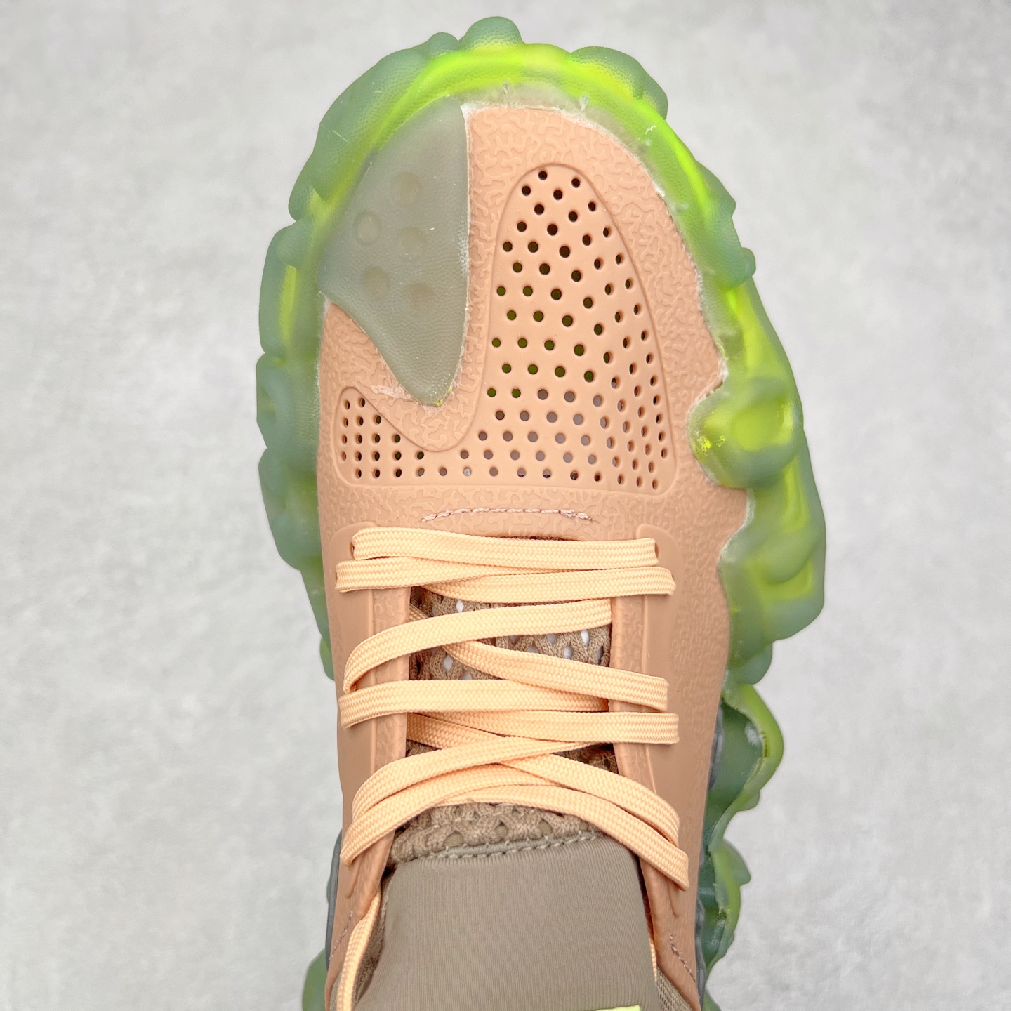 图片[4]-＃DG莞产 Salehe Bembury x Crocs Pollex Juniper 卡骆驰联名款经典简约休闲沙滩洞洞拖鞋凉鞋 透明防水袋包装 注意配件需单独购买 超轻Croslite专利材料打造 鞋面更加耐用易清洗 该鞋款轻盈舒适 2002年 经典克骆格诞生 秉承外形简单 穿着舒适的初衷 不断为消费者带来舒适的穿着体验 穿出“趣”味 鞋面洞洞可搭彰显个性的智必星 一鞋两穿 可调节式后跟带增添鞋身的稳固性能 放前面变成愜意舒适的凉拖 放后面行走跑跳更加稳妥 Croslite ™材料 封闭式细胞树脂 能够在体温作用下自动变形以适应脚部形状 涉水性优秀的同时易于清洁 抓地力强 不易打滑 Crocs的核心理念：轻便 灵活 全方位的舒适感 同步官方尺码：M4（36-37） M5（37-38）M6（38-39）M7（39-40）M8（41-42）M9（42-43）M10（43-44）M11（45-46）-选品中心