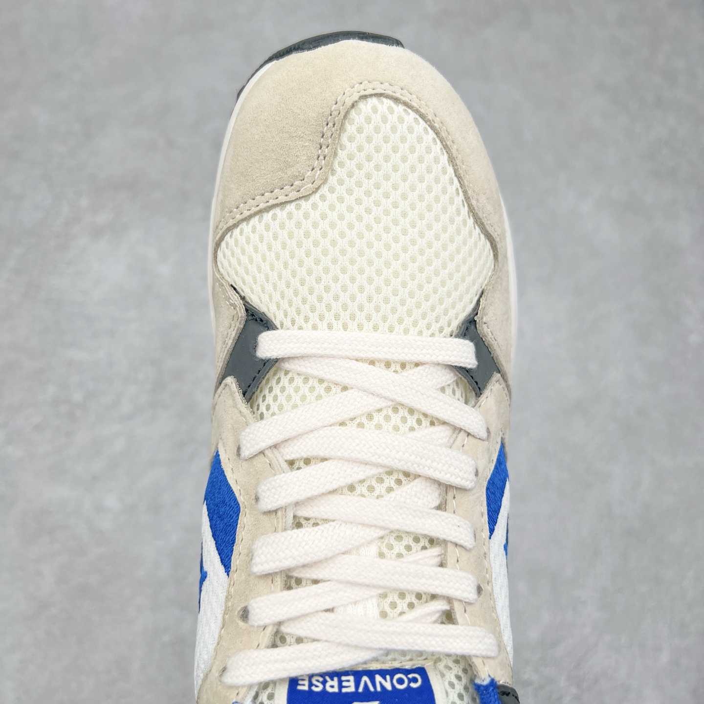 图片[4]-Converse WAVE TRAINER OX 舒适防滑耐磨 复古休闲通勤跑鞋 鞋面采用透气网布材质 搭配部分质感麂皮拼接 层次丰富且不失高级感 鞋身线条设计与鞋侧星星标志相呼应 简约不简单 货号：A12837C 白灰 货号：A12835C 白橙 货号：A12836C 白蓝 尺码：36 36.5 37 37.5 38 39 39.5 40 41 41.5 42 42.5 43 44-选品中心