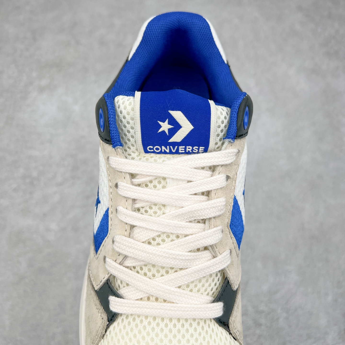 图片[5]-Converse WAVE TRAINER OX 舒适防滑耐磨 复古休闲通勤跑鞋 鞋面采用透气网布材质 搭配部分质感麂皮拼接 层次丰富且不失高级感 鞋身线条设计与鞋侧星星标志相呼应 简约不简单 货号：A12837C 白灰 货号：A12835C 白橙 货号：A12836C 白蓝 尺码：36 36.5 37 37.5 38 39 39.5 40 41 41.5 42 42.5 43 44-选品中心