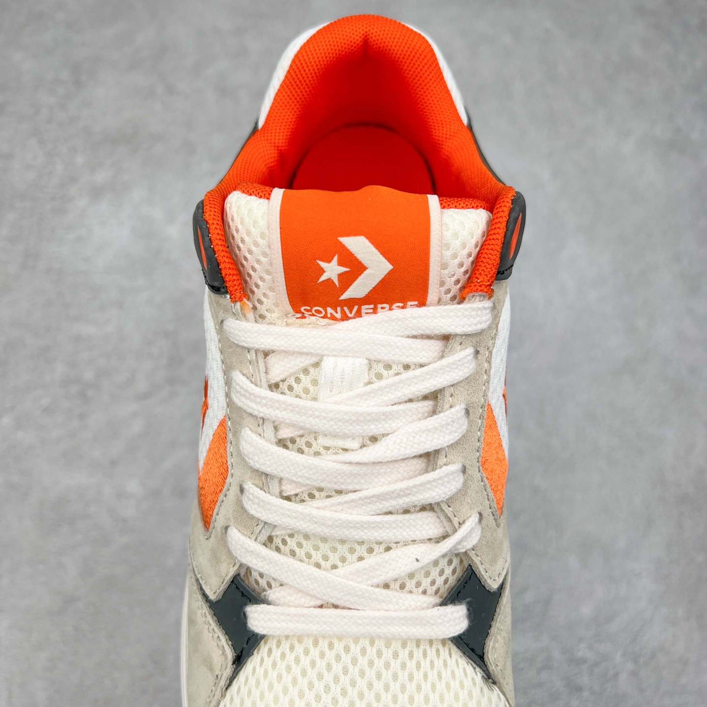 图片[5]-Converse WAVE TRAINER OX 舒适防滑耐磨 复古休闲通勤跑鞋 鞋面采用透气网布材质 搭配部分质感麂皮拼接 层次丰富且不失高级感 鞋身线条设计与鞋侧星星标志相呼应 简约不简单 货号：A12837C 白灰 货号：A12835C 白橙 货号：A12836C 白蓝 尺码：36 36.5 37 37.5 38 39 39.5 40 41 41.5 42 42.5 43 44-选品中心