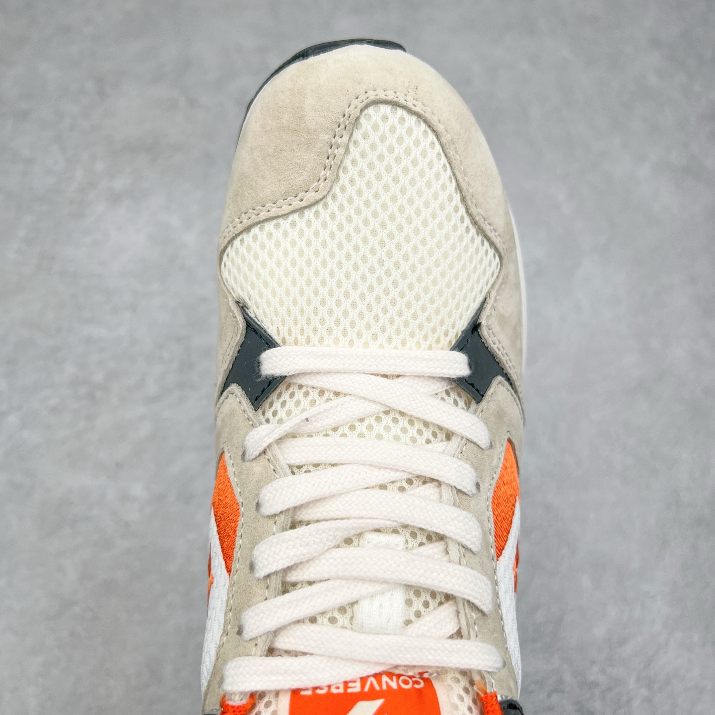 图片[4]-Converse WAVE TRAINER OX 舒适防滑耐磨 复古休闲通勤跑鞋 鞋面采用透气网布材质 搭配部分质感麂皮拼接 层次丰富且不失高级感 鞋身线条设计与鞋侧星星标志相呼应 简约不简单 货号：A12837C 白灰 货号：A12835C 白橙 货号：A12836C 白蓝 尺码：36 36.5 37 37.5 38 39 39.5 40 41 41.5 42 42.5 43 44-选品中心