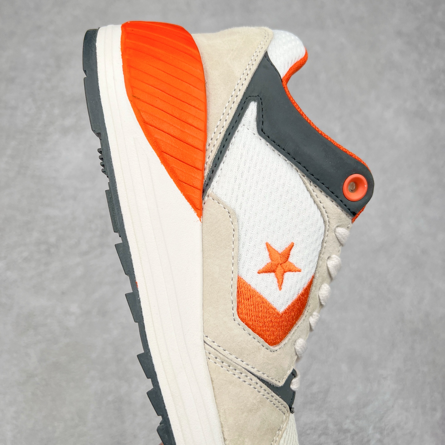 图片[6]-Converse WAVE TRAINER OX 舒适防滑耐磨 复古休闲通勤跑鞋 鞋面采用透气网布材质 搭配部分质感麂皮拼接 层次丰富且不失高级感 鞋身线条设计与鞋侧星星标志相呼应 简约不简单 货号：A12837C 白灰 货号：A12835C 白橙 货号：A12836C 白蓝 尺码：36 36.5 37 37.5 38 39 39.5 40 41 41.5 42 42.5 43 44-选品中心