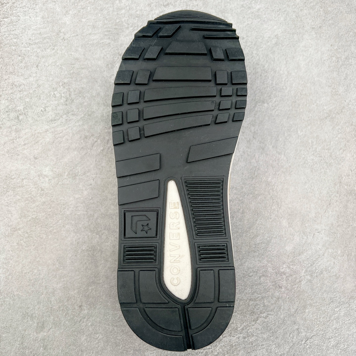 图片[9]-Converse WAVE TRAINER OX 舒适防滑耐磨 复古休闲通勤跑鞋 鞋面采用透气网布材质 搭配部分质感麂皮拼接 层次丰富且不失高级感 鞋身线条设计与鞋侧星星标志相呼应 简约不简单 货号：A12837C 白灰 货号：A12835C 白橙 货号：A12836C 白蓝 尺码：36 36.5 37 37.5 38 39 39.5 40 41 41.5 42 42.5 43 44-选品中心