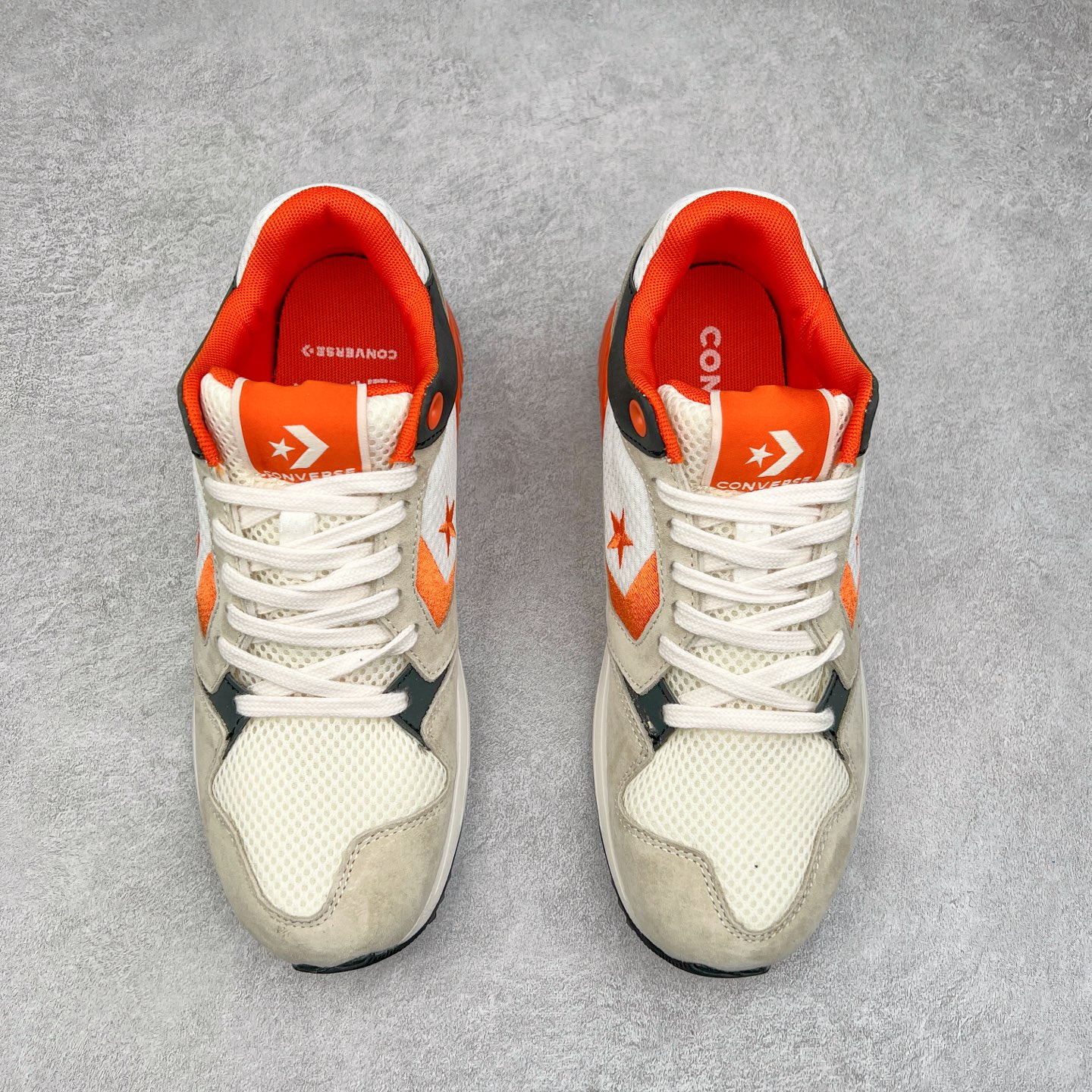 图片[2]-Converse WAVE TRAINER OX 舒适防滑耐磨 复古休闲通勤跑鞋 鞋面采用透气网布材质 搭配部分质感麂皮拼接 层次丰富且不失高级感 鞋身线条设计与鞋侧星星标志相呼应 简约不简单 货号：A12837C 白灰 货号：A12835C 白橙 货号：A12836C 白蓝 尺码：36 36.5 37 37.5 38 39 39.5 40 41 41.5 42 42.5 43 44-选品中心