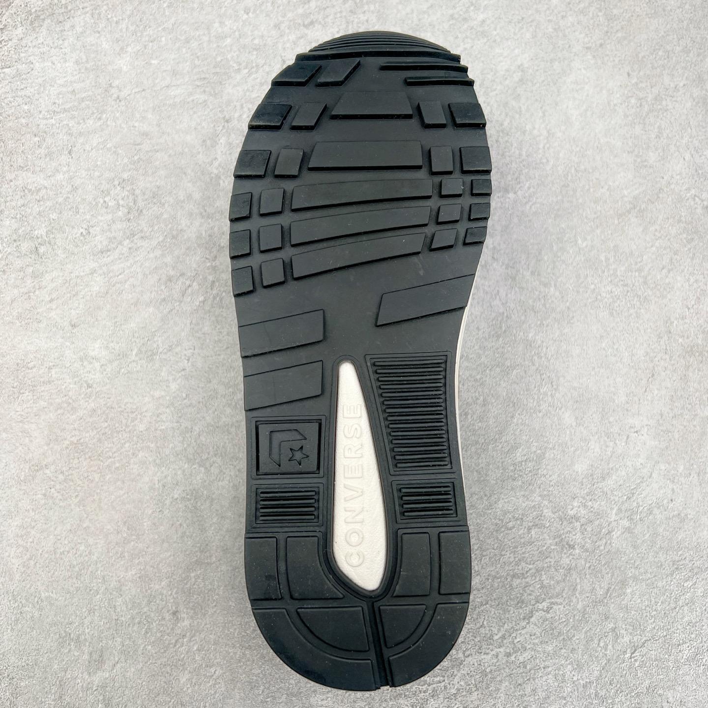 图片[9]-Converse WAVE TRAINER OX 舒适防滑耐磨 复古休闲通勤跑鞋 鞋面采用透气网布材质 搭配部分质感麂皮拼接 层次丰富且不失高级感 鞋身线条设计与鞋侧星星标志相呼应 简约不简单 货号：A12837C 白灰 货号：A12835C 白橙 货号：A12836C 白蓝 尺码：36 36.5 37 37.5 38 39 39.5 40 41 41.5 42 42.5 43 44-选品中心