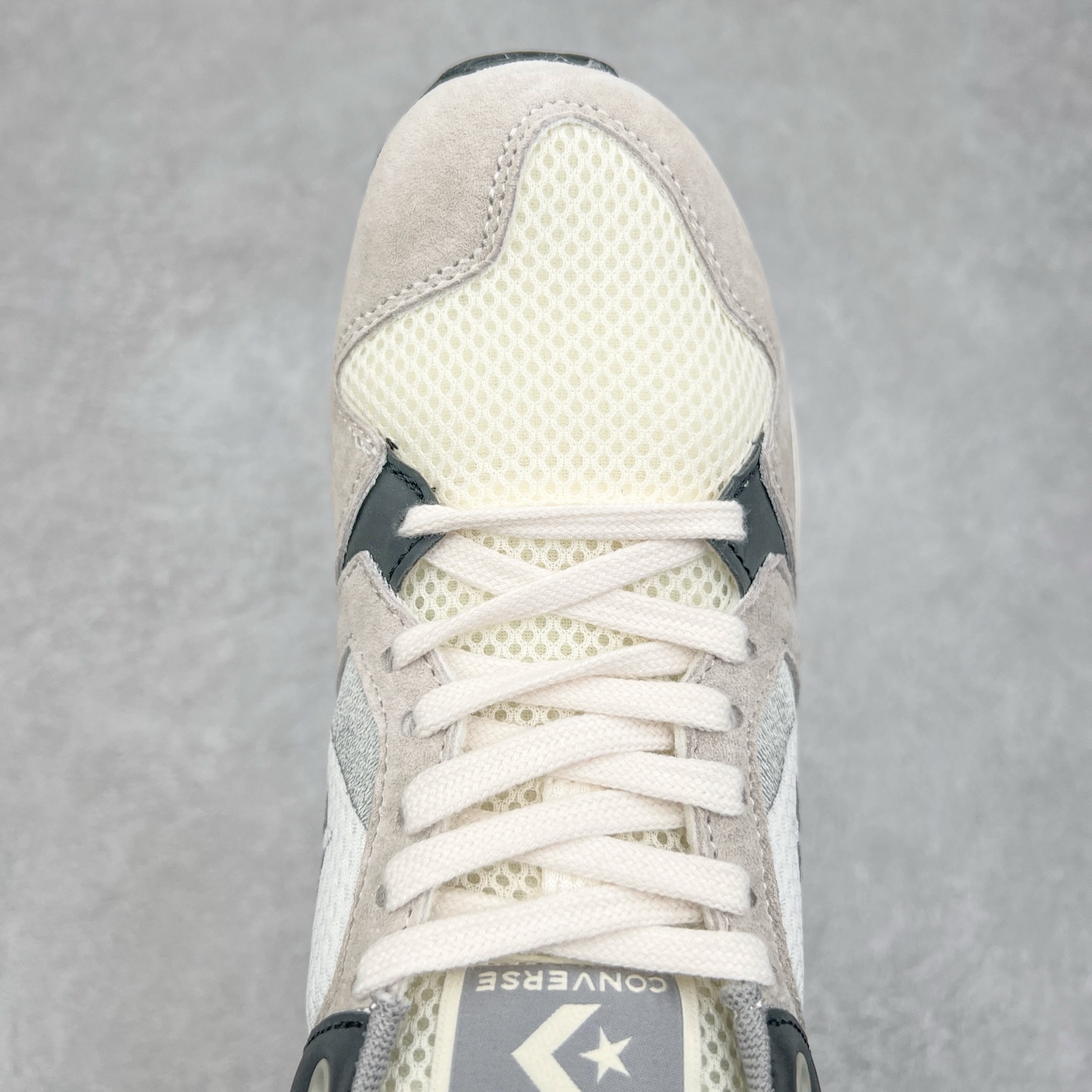 图片[4]-Converse WAVE TRAINER OX 舒适防滑耐磨 复古休闲通勤跑鞋 鞋面采用透气网布材质 搭配部分质感麂皮拼接 层次丰富且不失高级感 鞋身线条设计与鞋侧星星标志相呼应 简约不简单 货号：A12837C 白灰 货号：A12835C 白橙 货号：A12836C 白蓝 尺码：36 36.5 37 37.5 38 39 39.5 40 41 41.5 42 42.5 43 44-选品中心