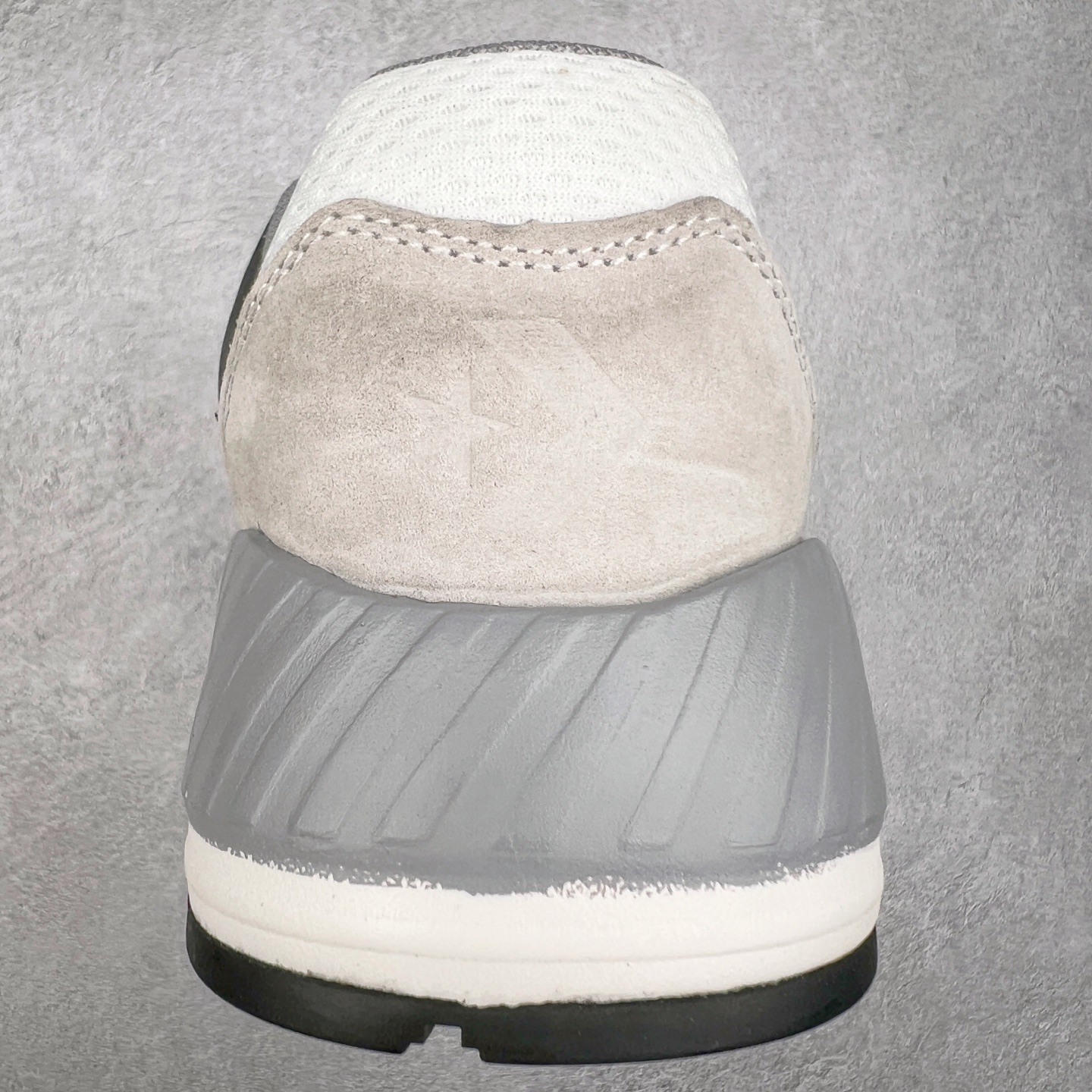 图片[8]-Converse WAVE TRAINER OX 舒适防滑耐磨 复古休闲通勤跑鞋 鞋面采用透气网布材质 搭配部分质感麂皮拼接 层次丰富且不失高级感 鞋身线条设计与鞋侧星星标志相呼应 简约不简单 货号：A12837C 白灰 货号：A12835C 白橙 货号：A12836C 白蓝 尺码：36 36.5 37 37.5 38 39 39.5 40 41 41.5 42 42.5 43 44-选品中心