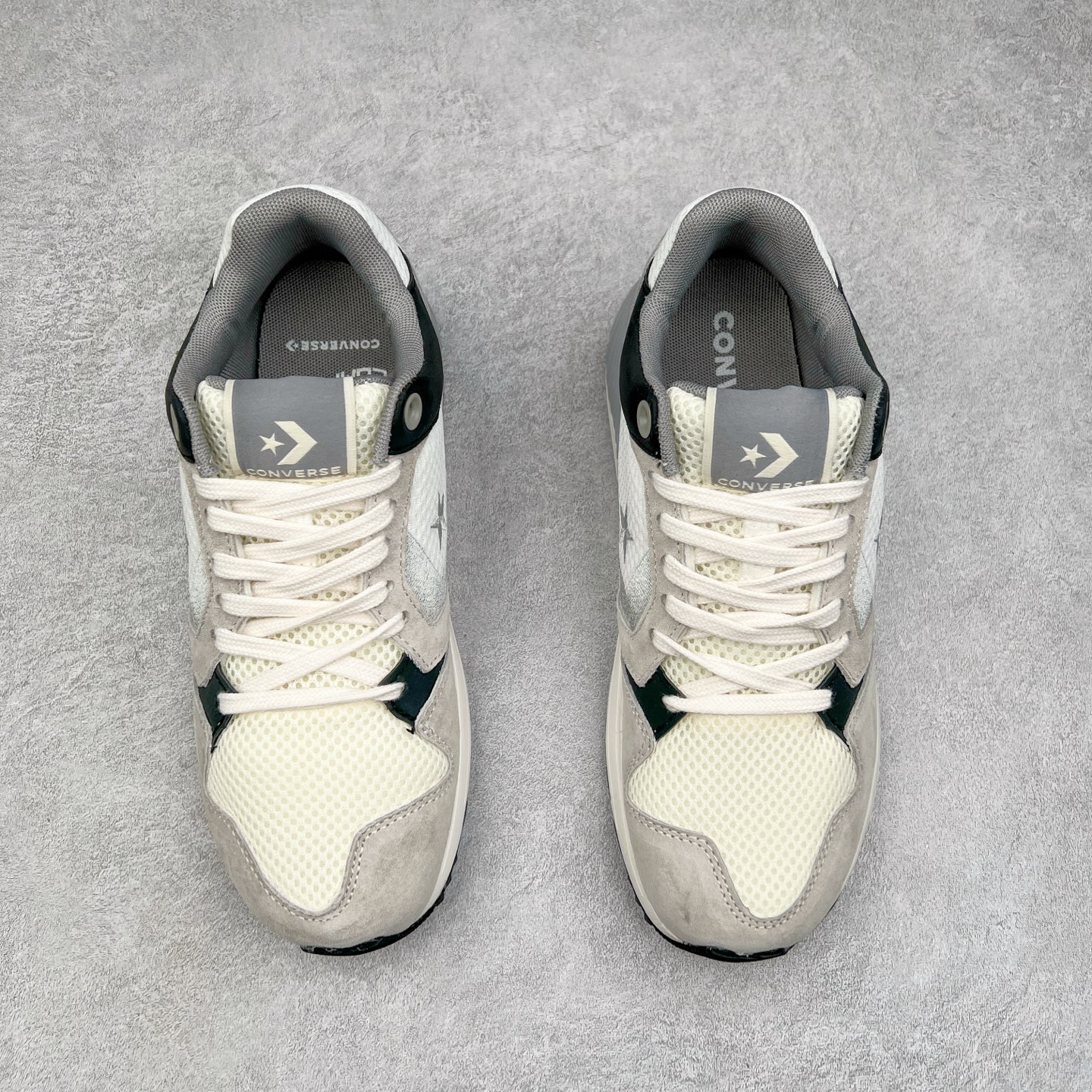 图片[2]-Converse WAVE TRAINER OX 舒适防滑耐磨 复古休闲通勤跑鞋 鞋面采用透气网布材质 搭配部分质感麂皮拼接 层次丰富且不失高级感 鞋身线条设计与鞋侧星星标志相呼应 简约不简单 货号：A12837C 白灰 货号：A12835C 白橙 货号：A12836C 白蓝 尺码：36 36.5 37 37.5 38 39 39.5 40 41 41.5 42 42.5 43 44-选品中心