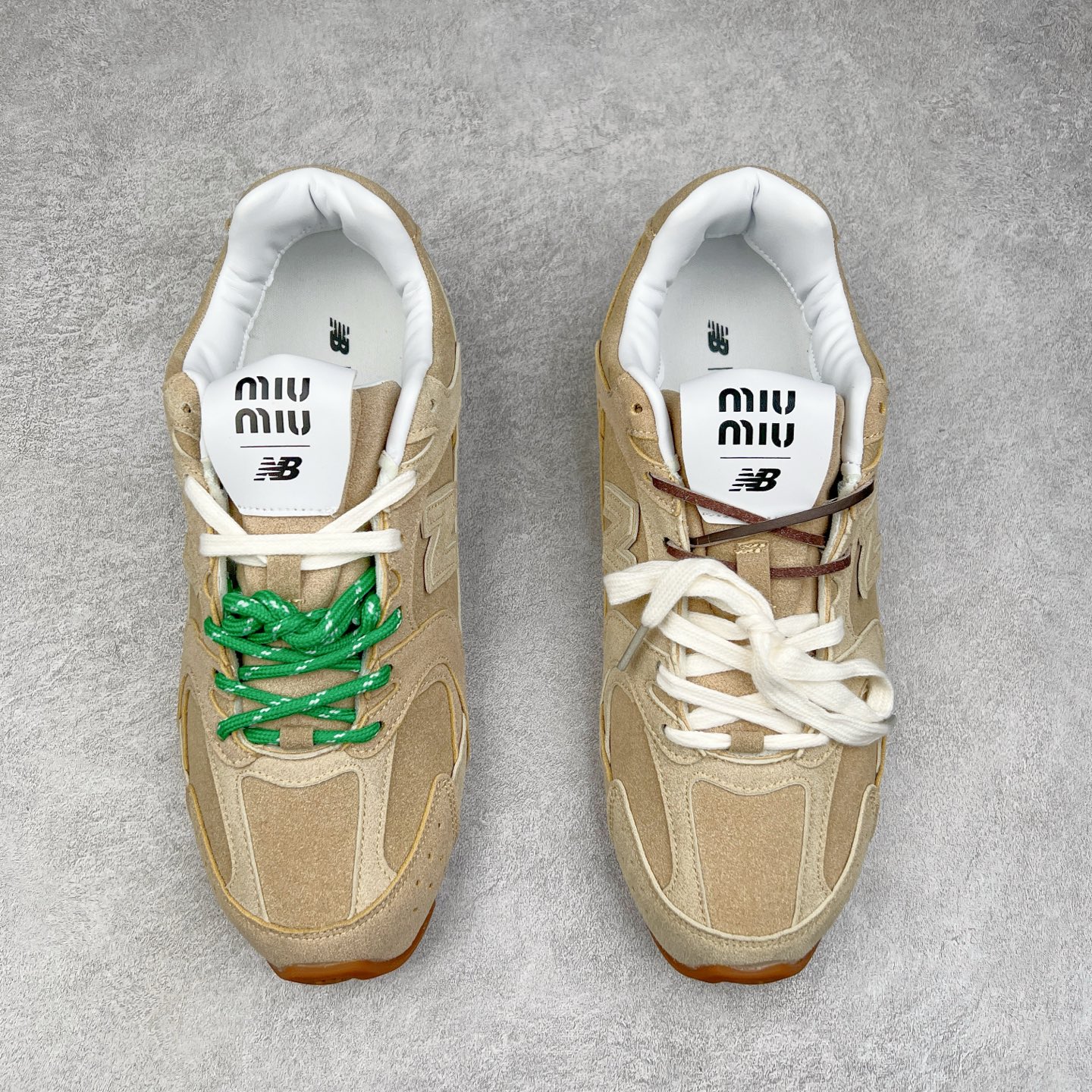 图片[2]-＃M3 MiuMiu x New Balance NB530 SL 缪缪联名系列低帮经典复古休闲运动慢跑鞋 近几年运动品牌与各大潮流品牌不断推出联名产品，在球鞋圈拥有极高的热度。此外，奢侈品牌和运动品牌联名也早已非新鲜事，继 Dior 和 Jordan Brand 以及 Prada 和 adidas 合作后。近日，Miu Miu与New Balance的合作基本已经成为定番，每年都会上新，而近期的最新联名也已经正式曝光，预计会在24年春夏面世！相比之前两次使用的574，这次Miu Miu带来了全新风格。采用了全新型号MR530进行设计，继续使用复古的旧化效果和去年就被带火的美拉德配色打造。Miu Miu作为千禧文化的重要推手，这次也是直接挑选了New Balance 2000年代时发布的健身跑鞋MR530。整体做旧效果非常明显，甚至有些二手鞋的感觉，多少是有点瘦巴黎世家影响了……配色方面将会推出米色和棕色两种颜色可供选择，整体覆盖了做旧麂皮，鞋舌和鞋垫和之前一致，有Miu Miu的Logo，同时搭配皮革和棉质双鞋带组成。尺码：36 37 37.5 38 38.5 39.5 40 40.5 41.5 42 42.5 43.5 44 44.5 45-选品中心