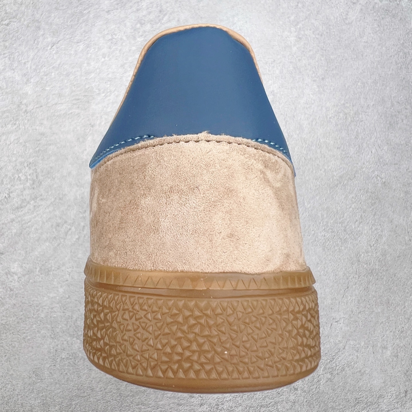 图片[8]-AD Originals Handball SPZL 手球运动员系列百搭休闲运动板鞋 JH5435 这款来自阿迪达斯的这款HANDBALL SPZL前身是一双手球运动鞋，这一次拿来复刻，所以鞋面的主要色彩选用了黑色， 鞋面外侧除了Spezial字母之外还有三叶草标志。Handball SPZL作为复古手球训练鞋与作为室内足球鞋的Samba有着异曲同工之处，但是质感更为出众的鞋身以及丰富的配色选择比起Samba来讲可以说是更胜一筹了！尺码：36 36⅔ 37⅓ 38 38⅔ 39⅓ 40 40⅔ 41⅓ 42 42⅔ 43⅓ 44 45-选品中心