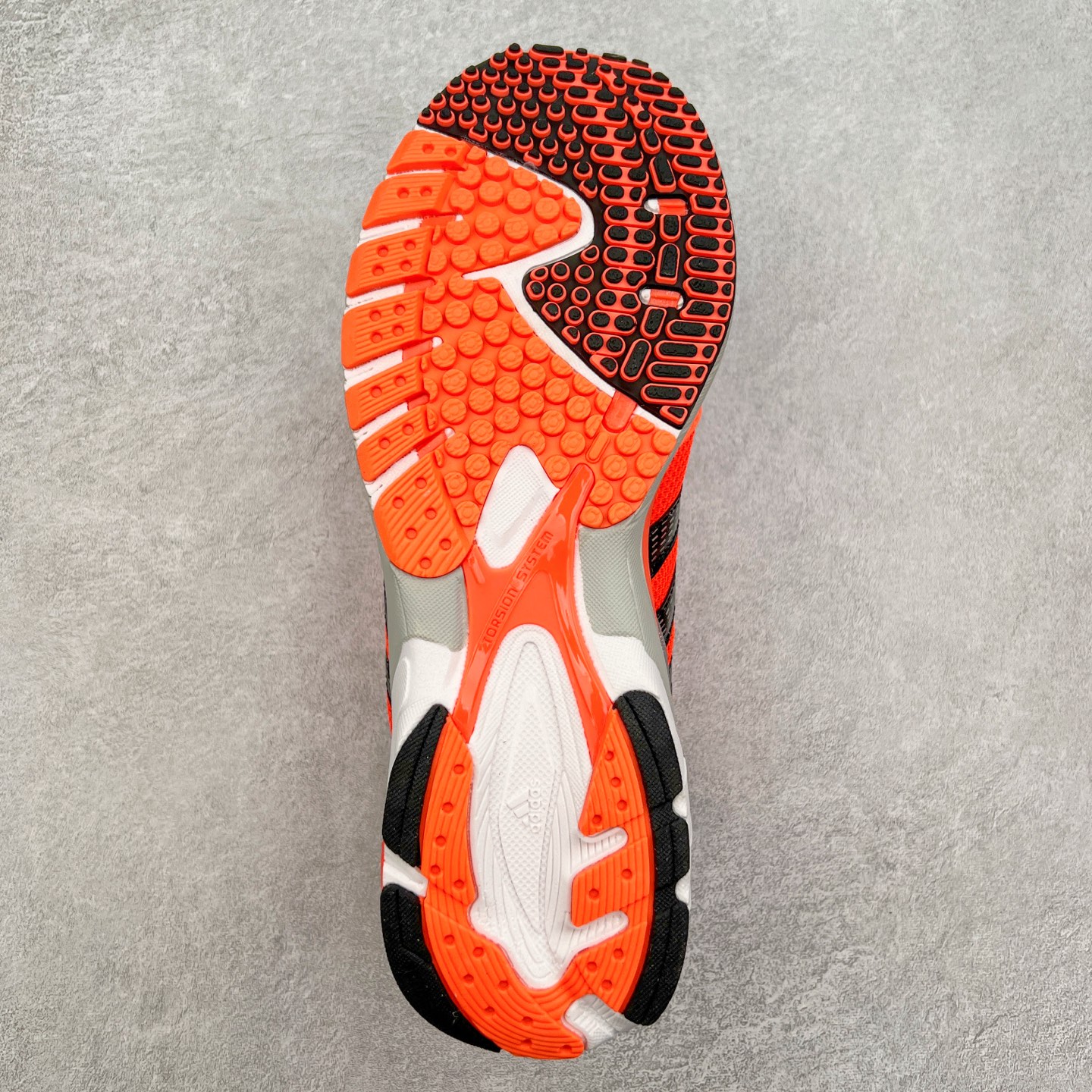 图片[9]-BAD BUNNY x AD Originals ADIZERO SL 72 联名柔软舒适防滑耐磨低帮生活休闲鞋 IH0971此番 Bad Bunny 和 adidas 以 Adizero SL 72 为蓝本，推出 3 款不同配色，设计灵感汲取自复古跑鞋 SL 72 ，将经典元素与现代风尚相融合，打造出别具一格的鞋履。鞋面采用多层次叠加设计，很有层次感，吸引人。选用华夫格网、绒面革、皮革和灯芯绒等优质材料。鞋身上的 “ Para Bad Bunny ”中足标识与双阿迪达斯标志，彰显了双方的合作身份。搭载 Adizero 泡棉中底，确保卓越的舒适性与性能表现。尺码：36 36.5 37.5 38 38.5 39 40 40.5 41 42 42.5 43 44 44.5 45-选品中心