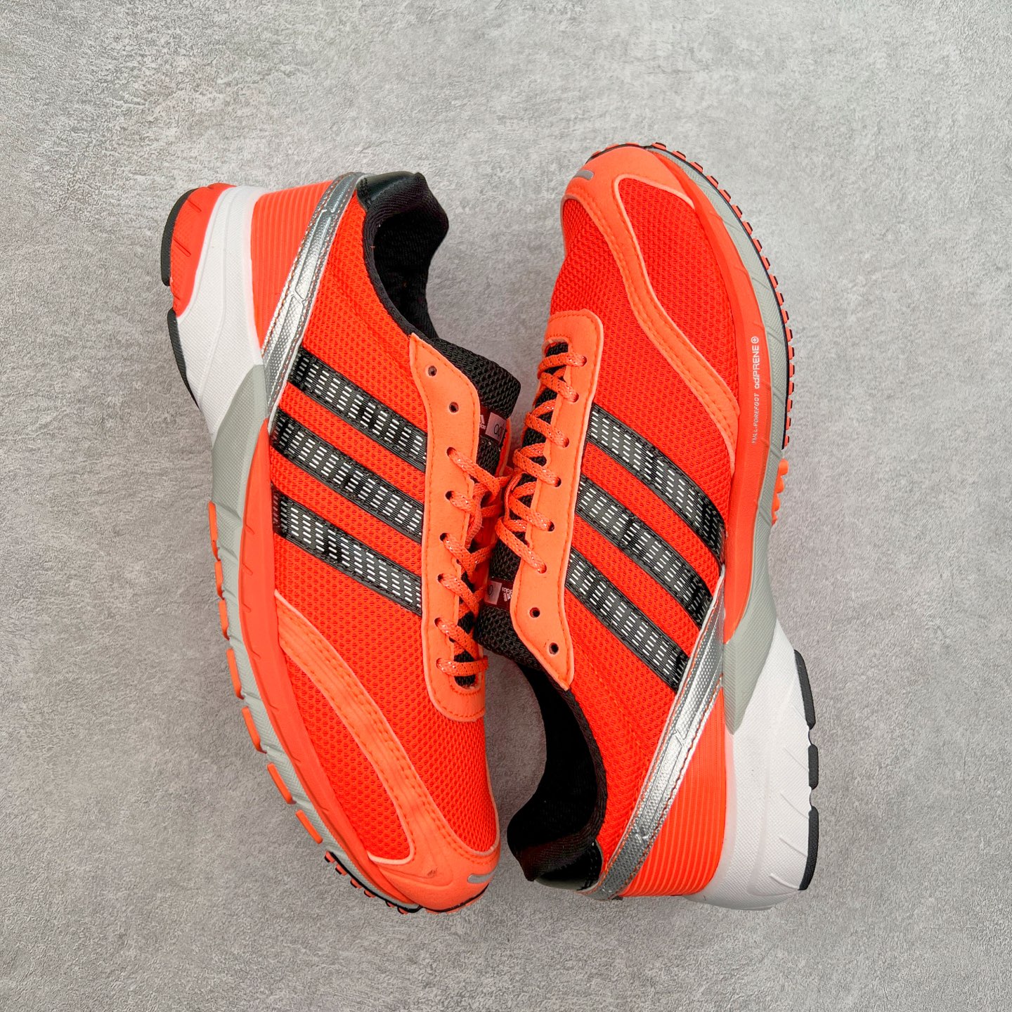 图片[3]-BAD BUNNY x AD Originals ADIZERO SL 72 联名柔软舒适防滑耐磨低帮生活休闲鞋 IH0971此番 Bad Bunny 和 adidas 以 Adizero SL 72 为蓝本，推出 3 款不同配色，设计灵感汲取自复古跑鞋 SL 72 ，将经典元素与现代风尚相融合，打造出别具一格的鞋履。鞋面采用多层次叠加设计，很有层次感，吸引人。选用华夫格网、绒面革、皮革和灯芯绒等优质材料。鞋身上的 “ Para Bad Bunny ”中足标识与双阿迪达斯标志，彰显了双方的合作身份。搭载 Adizero 泡棉中底，确保卓越的舒适性与性能表现。尺码：36 36.5 37.5 38 38.5 39 40 40.5 41 42 42.5 43 44 44.5 45-选品中心