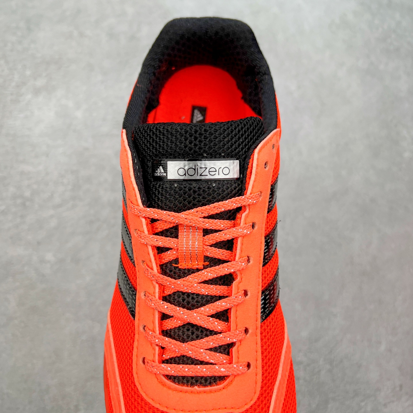 图片[5]-BAD BUNNY x AD Originals ADIZERO SL 72 联名柔软舒适防滑耐磨低帮生活休闲鞋 IH0971此番 Bad Bunny 和 adidas 以 Adizero SL 72 为蓝本，推出 3 款不同配色，设计灵感汲取自复古跑鞋 SL 72 ，将经典元素与现代风尚相融合，打造出别具一格的鞋履。鞋面采用多层次叠加设计，很有层次感，吸引人。选用华夫格网、绒面革、皮革和灯芯绒等优质材料。鞋身上的 “ Para Bad Bunny ”中足标识与双阿迪达斯标志，彰显了双方的合作身份。搭载 Adizero 泡棉中底，确保卓越的舒适性与性能表现。尺码：36 36.5 37.5 38 38.5 39 40 40.5 41 42 42.5 43 44 44.5 45-选品中心