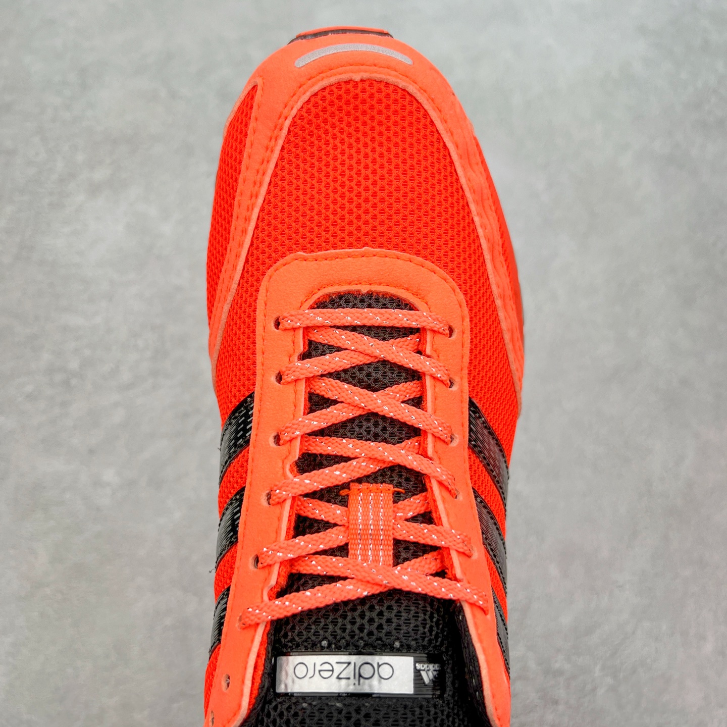 图片[4]-BAD BUNNY x AD Originals ADIZERO SL 72 联名柔软舒适防滑耐磨低帮生活休闲鞋 IH0971此番 Bad Bunny 和 adidas 以 Adizero SL 72 为蓝本，推出 3 款不同配色，设计灵感汲取自复古跑鞋 SL 72 ，将经典元素与现代风尚相融合，打造出别具一格的鞋履。鞋面采用多层次叠加设计，很有层次感，吸引人。选用华夫格网、绒面革、皮革和灯芯绒等优质材料。鞋身上的 “ Para Bad Bunny ”中足标识与双阿迪达斯标志，彰显了双方的合作身份。搭载 Adizero 泡棉中底，确保卓越的舒适性与性能表现。尺码：36 36.5 37.5 38 38.5 39 40 40.5 41 42 42.5 43 44 44.5 45-选品中心