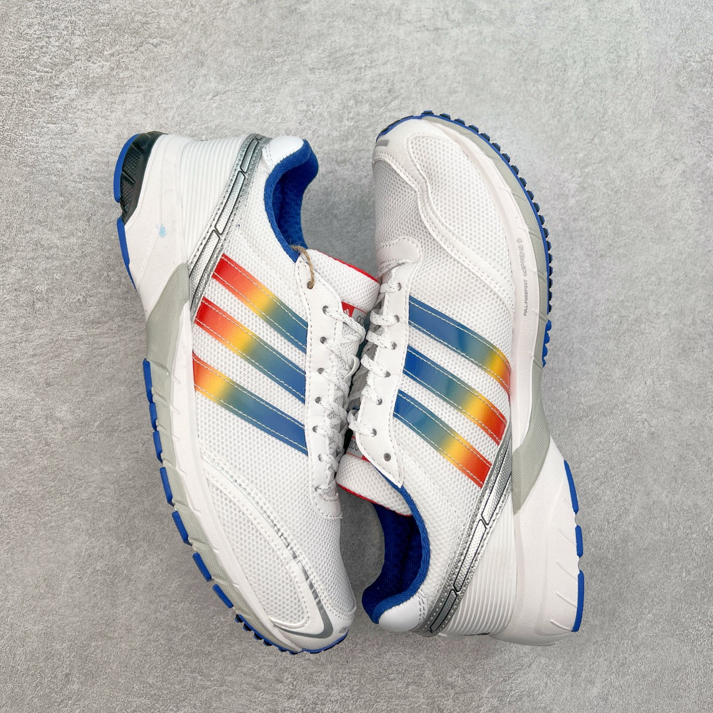 图片[3]-BAD BUNNY x AD Originals ADIZERO SL 72 联名柔软舒适防滑耐磨低帮生活休闲鞋 JI2684此番 Bad Bunny 和 adidas 以 Adizero SL 72 为蓝本，推出 3 款不同配色，设计灵感汲取自复古跑鞋 SL 72 ，将经典元素与现代风尚相融合，打造出别具一格的鞋履。鞋面采用多层次叠加设计，很有层次感，吸引人。选用华夫格网、绒面革、皮革和灯芯绒等优质材料。鞋身上的 “ Para Bad Bunny ”中足标识与双阿迪达斯标志，彰显了双方的合作身份。搭载 Adizero 泡棉中底，确保卓越的舒适性与性能表现。尺码：36 36.5 37.5 38 38.5 39 40 40.5 41 42 42.5 43 44 44.5 45-选品中心