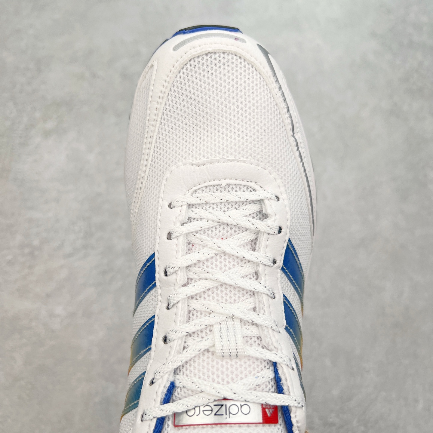 图片[4]-BAD BUNNY x AD Originals ADIZERO SL 72 联名柔软舒适防滑耐磨低帮生活休闲鞋 JI2684此番 Bad Bunny 和 adidas 以 Adizero SL 72 为蓝本，推出 3 款不同配色，设计灵感汲取自复古跑鞋 SL 72 ，将经典元素与现代风尚相融合，打造出别具一格的鞋履。鞋面采用多层次叠加设计，很有层次感，吸引人。选用华夫格网、绒面革、皮革和灯芯绒等优质材料。鞋身上的 “ Para Bad Bunny ”中足标识与双阿迪达斯标志，彰显了双方的合作身份。搭载 Adizero 泡棉中底，确保卓越的舒适性与性能表现。尺码：36 36.5 37.5 38 38.5 39 40 40.5 41 42 42.5 43 44 44.5 45-选品中心