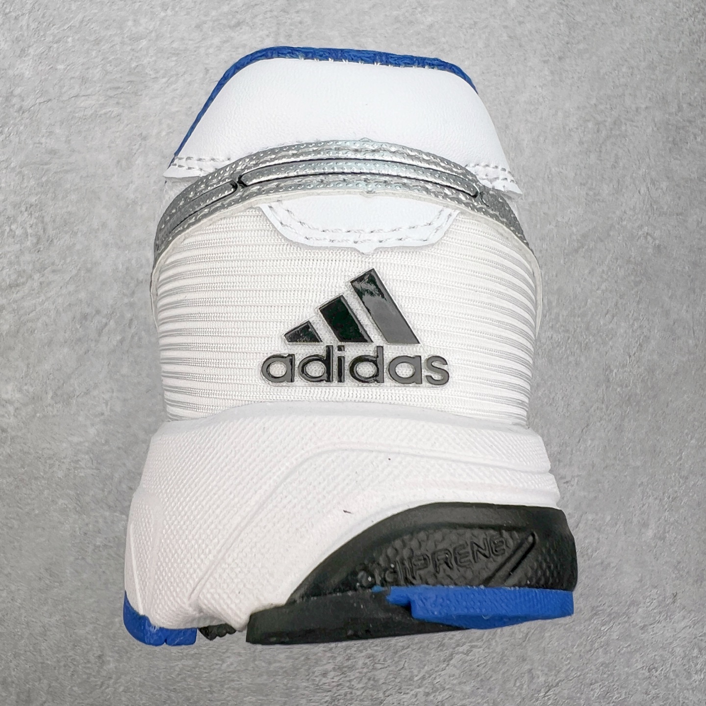 图片[8]-BAD BUNNY x AD Originals ADIZERO SL 72 联名柔软舒适防滑耐磨低帮生活休闲鞋 JI2684此番 Bad Bunny 和 adidas 以 Adizero SL 72 为蓝本，推出 3 款不同配色，设计灵感汲取自复古跑鞋 SL 72 ，将经典元素与现代风尚相融合，打造出别具一格的鞋履。鞋面采用多层次叠加设计，很有层次感，吸引人。选用华夫格网、绒面革、皮革和灯芯绒等优质材料。鞋身上的 “ Para Bad Bunny ”中足标识与双阿迪达斯标志，彰显了双方的合作身份。搭载 Adizero 泡棉中底，确保卓越的舒适性与性能表现。尺码：36 36.5 37.5 38 38.5 39 40 40.5 41 42 42.5 43 44 44.5 45-选品中心