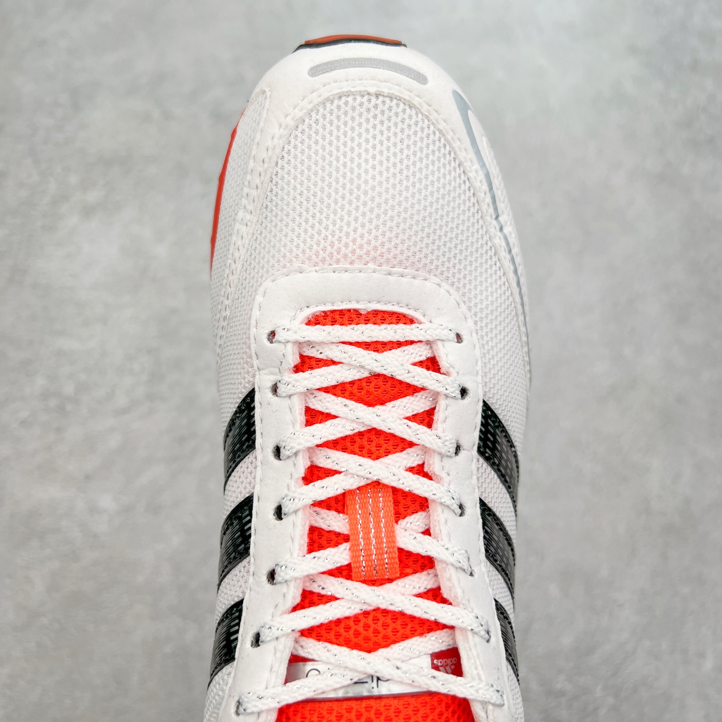 图片[4]-BAD BUNNY x AD Originals ADIZERO SL 72 联名柔软舒适防滑耐磨低帮生活休闲鞋 JH9972 此番 Bad Bunny 和 adidas 以 Adizero SL 72 为蓝本，推出 3 款不同配色，设计灵感汲取自复古跑鞋 SL 72 ，将经典元素与现代风尚相融合，打造出别具一格的鞋履。鞋面采用多层次叠加设计，很有层次感，吸引人。选用华夫格网、绒面革、皮革和灯芯绒等优质材料。鞋身上的 “ Para Bad Bunny ”中足标识与双阿迪达斯标志，彰显了双方的合作身份。搭载 Adizero 泡棉中底，确保卓越的舒适性与性能表现。尺码：36 36.5 37.5 38 38.5 39 40 40.5 41 42 42.5 43 44 44.5 45-选品中心