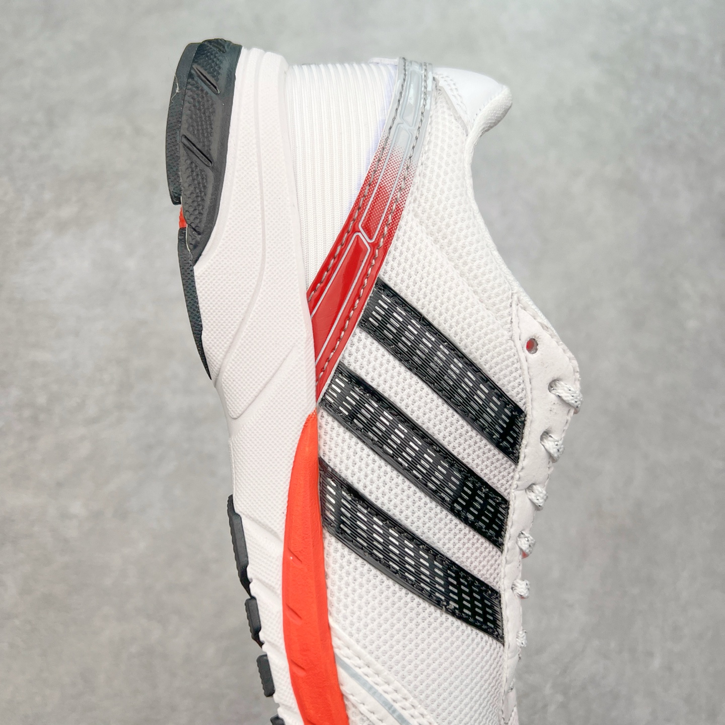 图片[6]-BAD BUNNY x AD Originals ADIZERO SL 72 联名柔软舒适防滑耐磨低帮生活休闲鞋 JH9972 此番 Bad Bunny 和 adidas 以 Adizero SL 72 为蓝本，推出 3 款不同配色，设计灵感汲取自复古跑鞋 SL 72 ，将经典元素与现代风尚相融合，打造出别具一格的鞋履。鞋面采用多层次叠加设计，很有层次感，吸引人。选用华夫格网、绒面革、皮革和灯芯绒等优质材料。鞋身上的 “ Para Bad Bunny ”中足标识与双阿迪达斯标志，彰显了双方的合作身份。搭载 Adizero 泡棉中底，确保卓越的舒适性与性能表现。尺码：36 36.5 37.5 38 38.5 39 40 40.5 41 42 42.5 43 44 44.5 45-选品中心