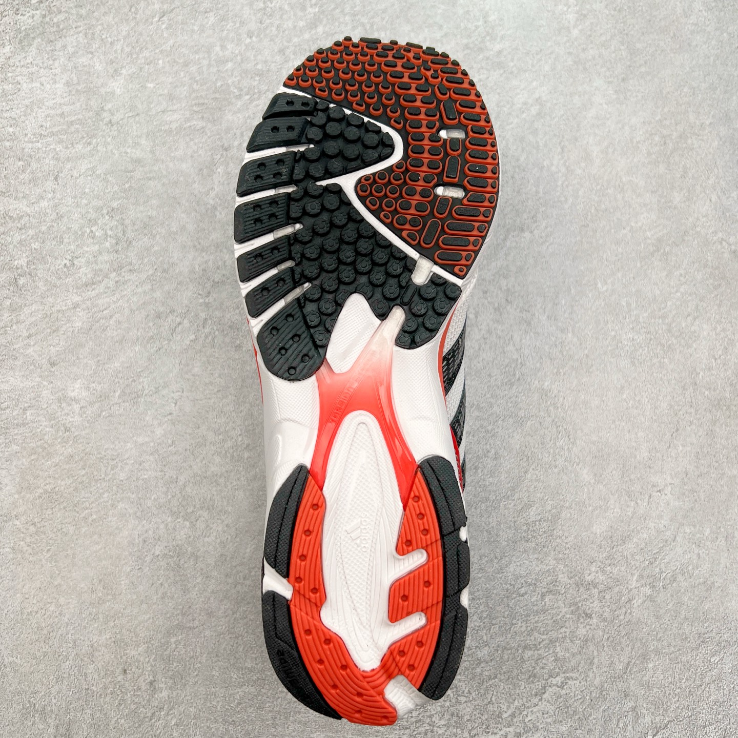 图片[9]-BAD BUNNY x AD Originals ADIZERO SL 72 联名柔软舒适防滑耐磨低帮生活休闲鞋 JH9972 此番 Bad Bunny 和 adidas 以 Adizero SL 72 为蓝本，推出 3 款不同配色，设计灵感汲取自复古跑鞋 SL 72 ，将经典元素与现代风尚相融合，打造出别具一格的鞋履。鞋面采用多层次叠加设计，很有层次感，吸引人。选用华夫格网、绒面革、皮革和灯芯绒等优质材料。鞋身上的 “ Para Bad Bunny ”中足标识与双阿迪达斯标志，彰显了双方的合作身份。搭载 Adizero 泡棉中底，确保卓越的舒适性与性能表现。尺码：36 36.5 37.5 38 38.5 39 40 40.5 41 42 42.5 43 44 44.5 45-选品中心