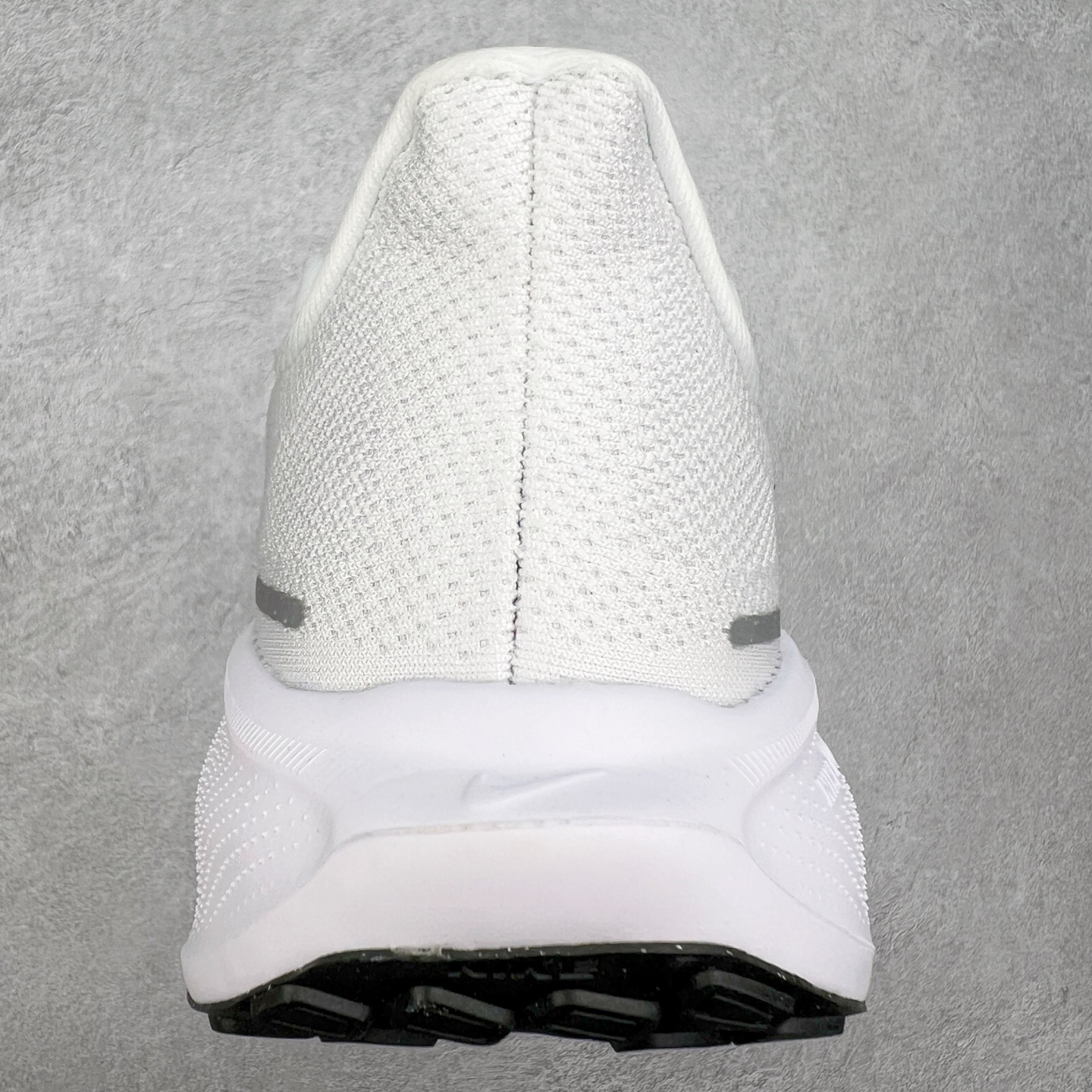 图片[8]-＃特价福利 NK Zoom Pegasus 飞马41代马拉松系列网面透气缓震疾速跑鞋 拥有 Zoom Air 一如既往的稳定感和流畅感 鞋面采用工程网眼设计 为特定高热区域营造出色透气性 进一步增加鞋面的穿孔数量 让足部能够快速散热 中足搭配 Flywire 飞线 在高速运动时营造舒适稳定的贴合感 内置Zoon气垫加持 动力十足 尺码：36 36.5 37.5 38 38.5 39 40 40.5 41 42 42.5 43 44 44.5 45-选品中心