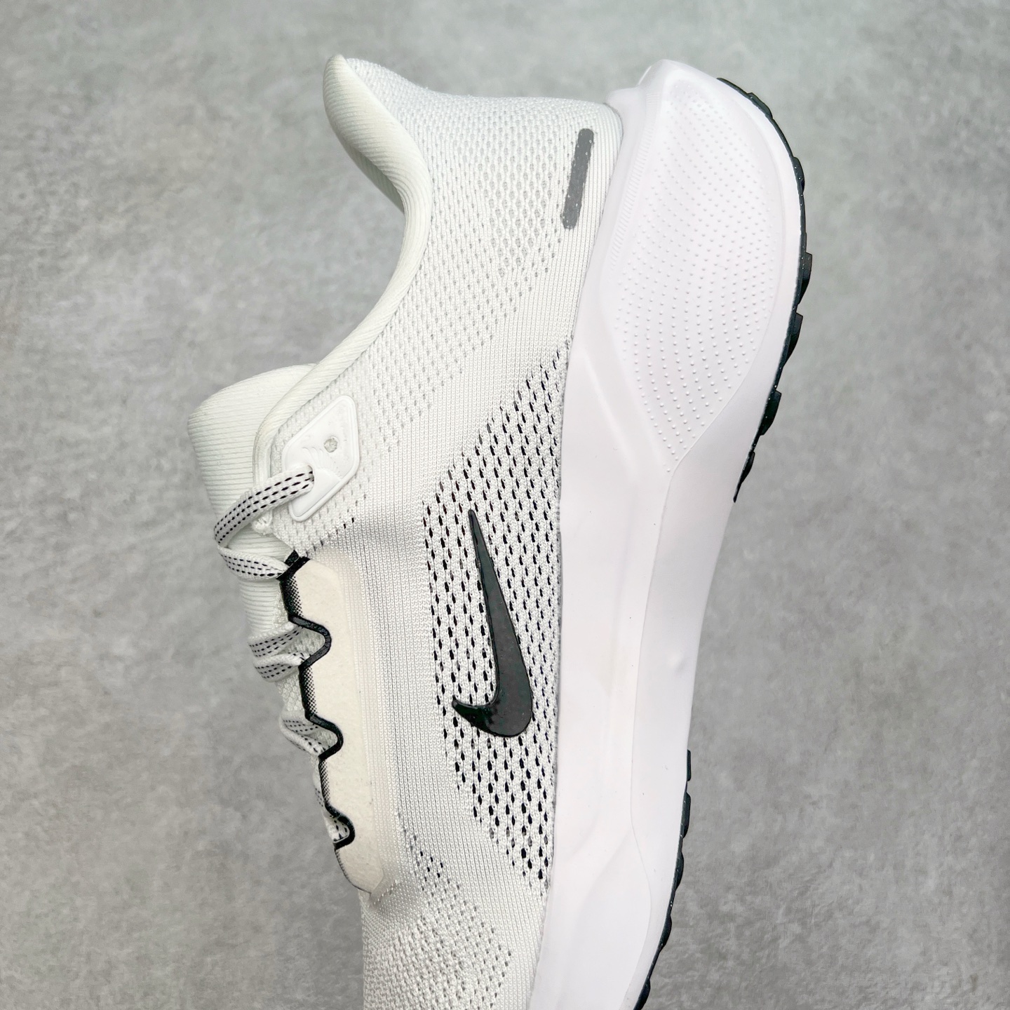 图片[7]-＃特价福利 NK Zoom Pegasus 飞马41代马拉松系列网面透气缓震疾速跑鞋 拥有 Zoom Air 一如既往的稳定感和流畅感 鞋面采用工程网眼设计 为特定高热区域营造出色透气性 进一步增加鞋面的穿孔数量 让足部能够快速散热 中足搭配 Flywire 飞线 在高速运动时营造舒适稳定的贴合感 内置Zoon气垫加持 动力十足 尺码：36 36.5 37.5 38 38.5 39 40 40.5 41 42 42.5 43 44 44.5 45-选品中心