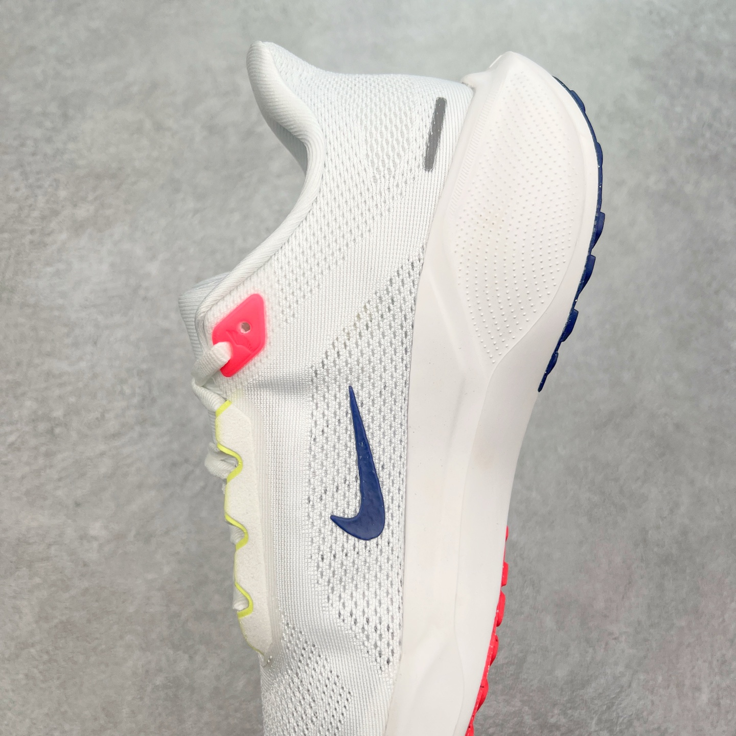 图片[7]-＃特价福利 NK Zoom Pegasus 飞马41代马拉松系列网面透气缓震疾速跑鞋 拥有 Zoom Air 一如既往的稳定感和流畅感 鞋面采用工程网眼设计 为特定高热区域营造出色透气性 进一步增加鞋面的穿孔数量 让足部能够快速散热 中足搭配 Flywire 飞线 在高速运动时营造舒适稳定的贴合感 内置Zoon气垫加持 动力十足 尺码：36 36.5 37.5 38 38.5 39 40 40.5 41 42 42.5 43 44 44.5 45-选品中心