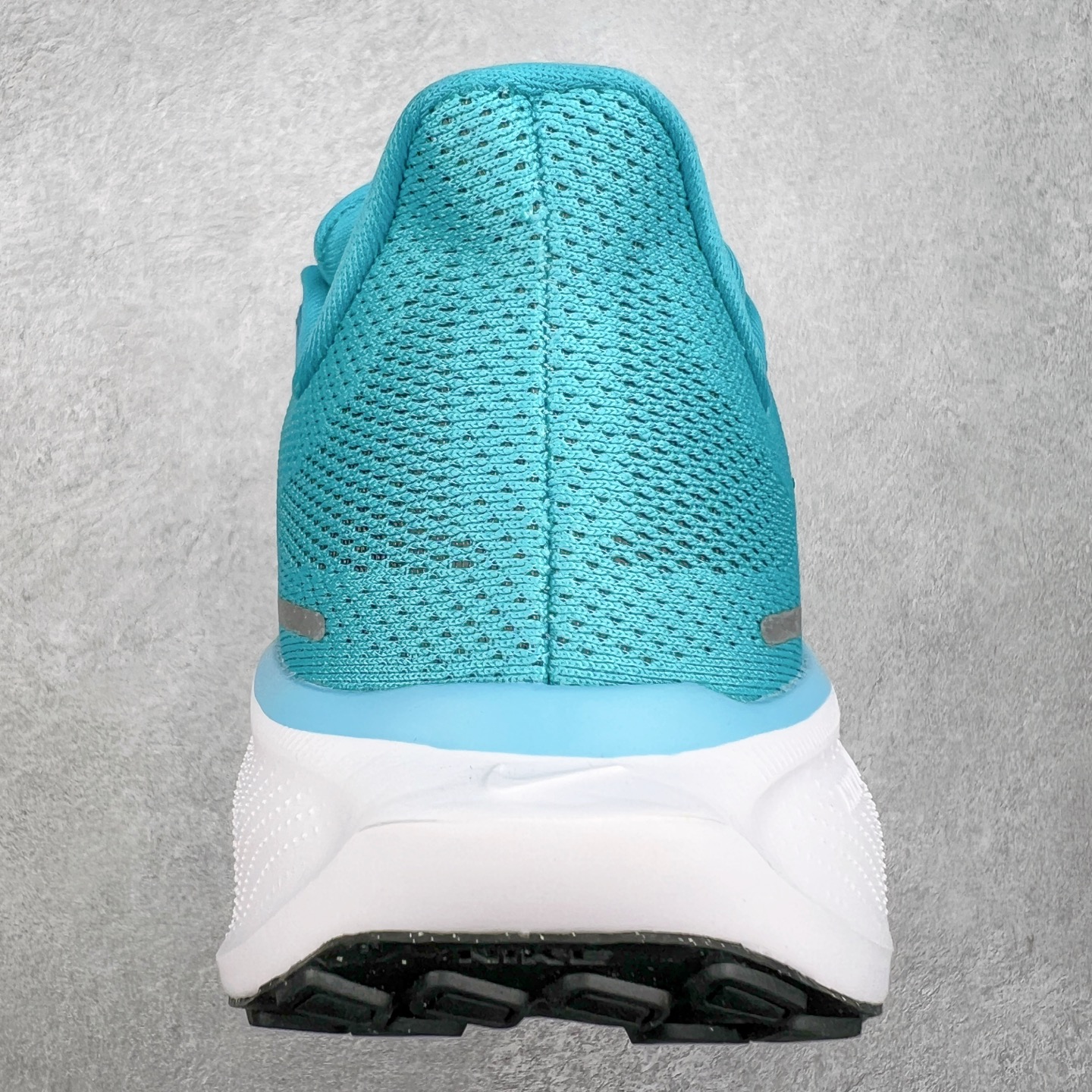 图片[8]-＃特价福利 NK Zoom Pegasus 飞马41代马拉松系列网面透气缓震疾速跑鞋 拥有 Zoom Air 一如既往的稳定感和流畅感 鞋面采用工程网眼设计 为特定高热区域营造出色透气性 进一步增加鞋面的穿孔数量 让足部能够快速散热 中足搭配 Flywire 飞线 在高速运动时营造舒适稳定的贴合感 内置Zoon气垫加持 动力十足 尺码：36 36.5 37.5 38 38.5 39 40 40.5 41 42 42.5 43 44 44.5 45-选品中心