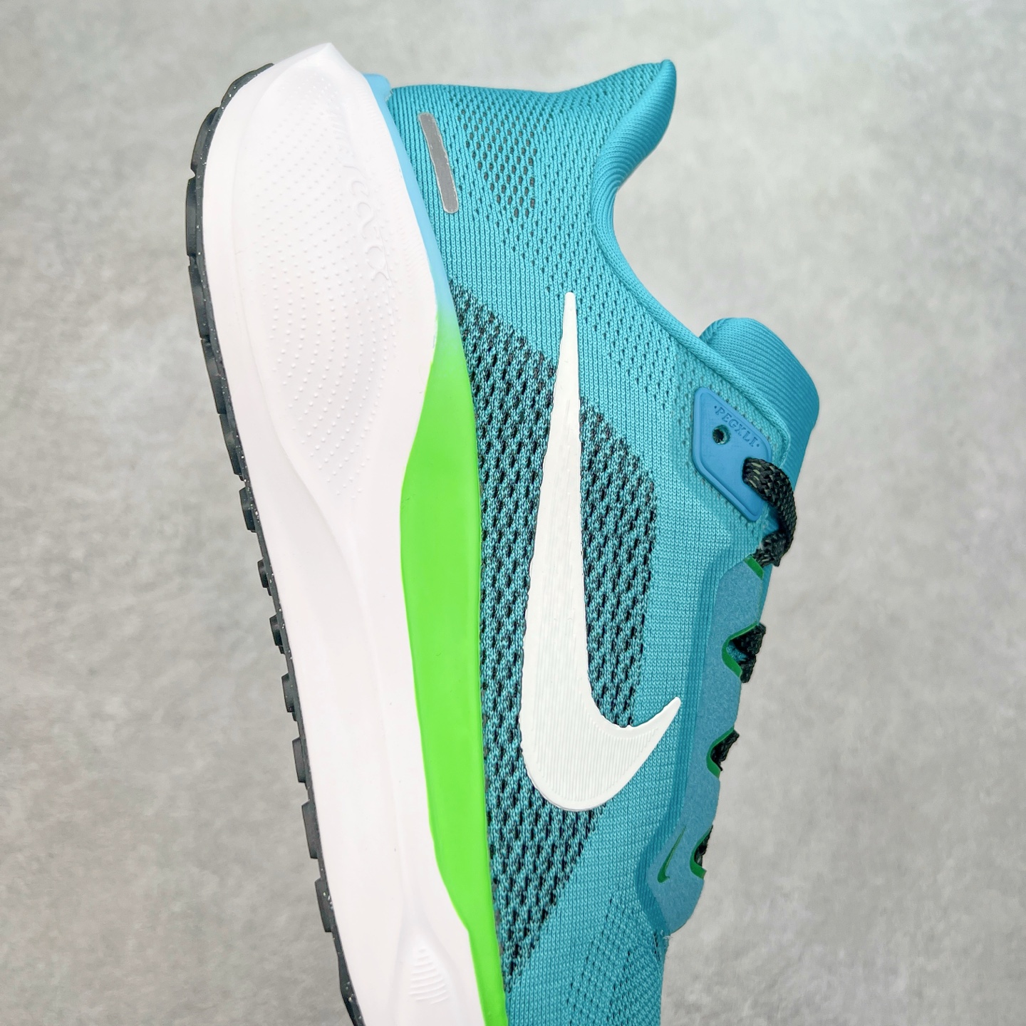 图片[6]-＃特价福利 NK Zoom Pegasus 飞马41代马拉松系列网面透气缓震疾速跑鞋 拥有 Zoom Air 一如既往的稳定感和流畅感 鞋面采用工程网眼设计 为特定高热区域营造出色透气性 进一步增加鞋面的穿孔数量 让足部能够快速散热 中足搭配 Flywire 飞线 在高速运动时营造舒适稳定的贴合感 内置Zoon气垫加持 动力十足 尺码：36 36.5 37.5 38 38.5 39 40 40.5 41 42 42.5 43 44 44.5 45-选品中心