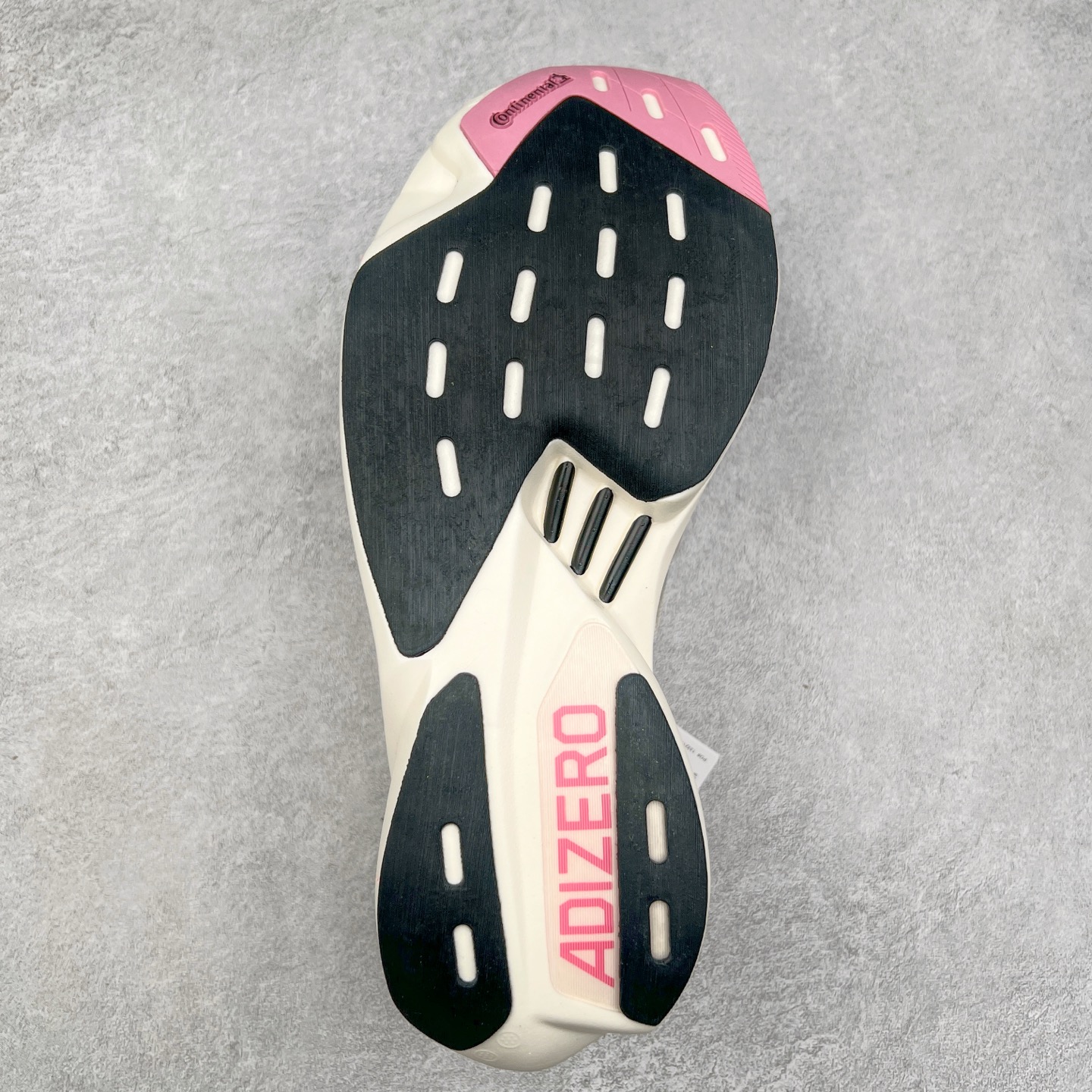 图片[9]-AD Adizero Adios Pro 3 马拉松竞速专业跑鞋 IG6440 CELERMESH针织网面非常轻薄 纤维间的缝隙很大 可以保证跑步时的透气、排汗效果 鞋舌直接与两侧的内衬和鞋底连接在一起 在跑步过程中不会被鞋舌的左右移动所困扰 在标准鞋带孔的基础上再拓宽一组鞋带孔 适合不同脚型的需求 突破性 EnergyRods 技术，有助于跑者实现更好的成绩 中底独特的LIGHTSTRIKE PRO泡棉材质 微弹感觉在跑步过程中给予了良好的支撑体验 对于顶级精英和高水平进阶跑者来说 ADIOS PRO是一双值得信赖的竞速比赛用鞋 尺码：36 36.5 37.5 38 38.5 39 40 40.5 41 42 42.5 43 44 44.5 45-选品中心