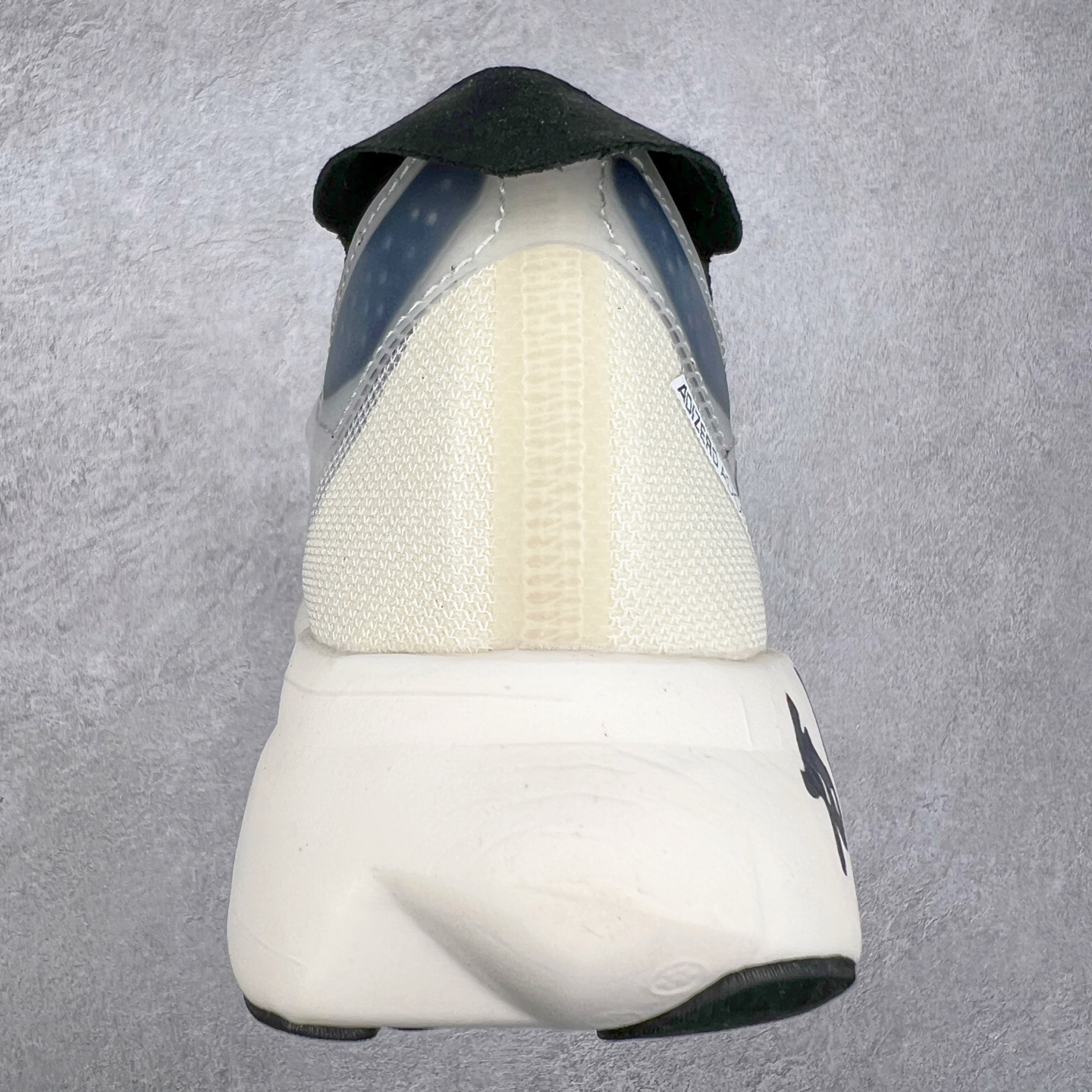 图片[8]-AD Adizero Adios Pro 3 马拉松竞速专业跑鞋 GW7261 CELERMESH针织网面非常轻薄 纤维间的缝隙很大 可以保证跑步时的透气、排汗效果 鞋舌直接与两侧的内衬和鞋底连接在一起 在跑步过程中不会被鞋舌的左右移动所困扰 在标准鞋带孔的基础上再拓宽一组鞋带孔 适合不同脚型的需求 突破性 EnergyRods 技术，有助于跑者实现更好的成绩 中底独特的LIGHTSTRIKE PRO泡棉材质 微弹感觉在跑步过程中给予了良好的支撑体验 对于顶级精英和高水平进阶跑者来说 ADIOS PRO是一双值得信赖的竞速比赛用鞋 尺码：36 36.5 37.5 38 38.5 39 40 40.5 41 42 42.5 43 44 44.5 45-选品中心