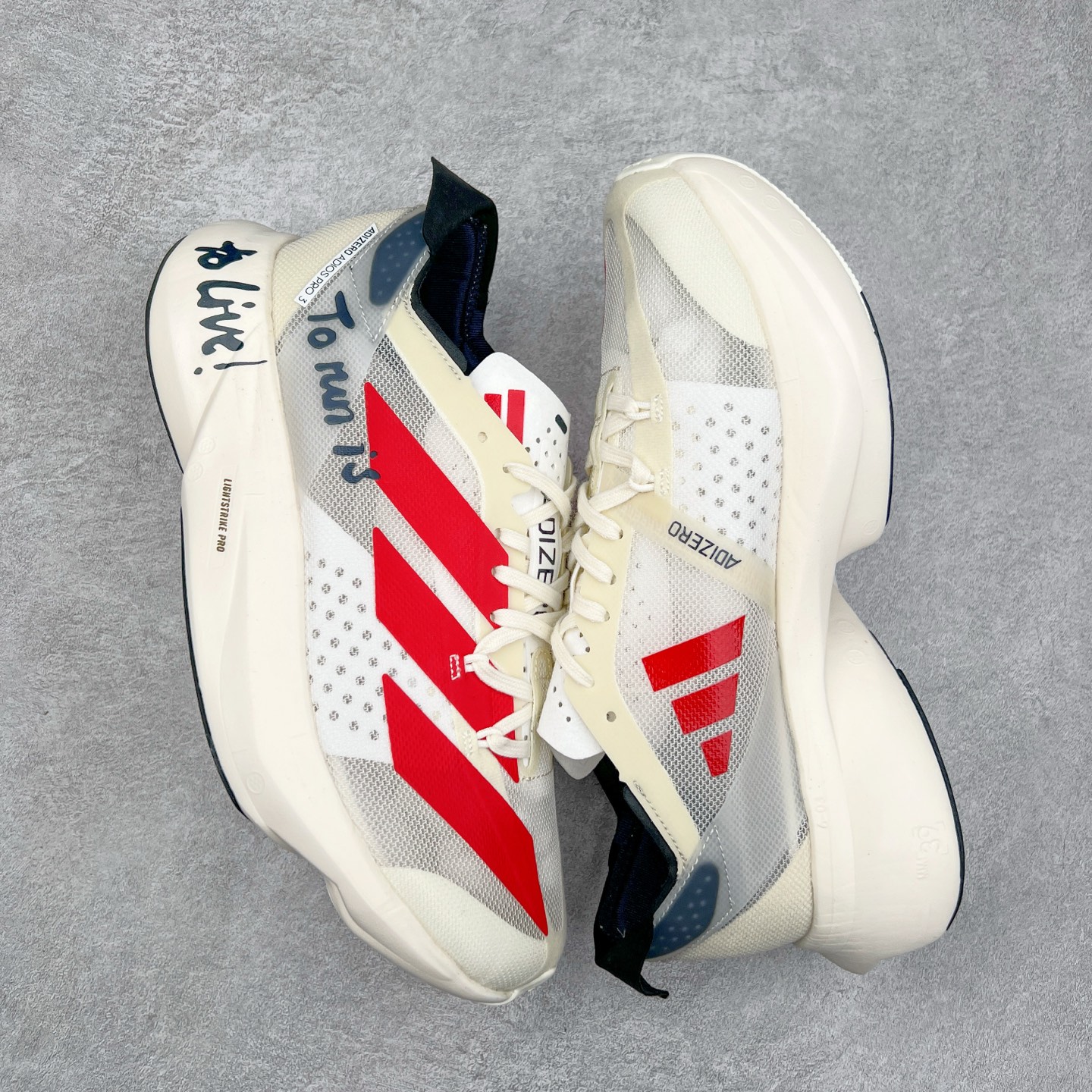 图片[3]-AD Adizero Adios Pro 3 马拉松竞速专业跑鞋 GW7261 CELERMESH针织网面非常轻薄 纤维间的缝隙很大 可以保证跑步时的透气、排汗效果 鞋舌直接与两侧的内衬和鞋底连接在一起 在跑步过程中不会被鞋舌的左右移动所困扰 在标准鞋带孔的基础上再拓宽一组鞋带孔 适合不同脚型的需求 突破性 EnergyRods 技术，有助于跑者实现更好的成绩 中底独特的LIGHTSTRIKE PRO泡棉材质 微弹感觉在跑步过程中给予了良好的支撑体验 对于顶级精英和高水平进阶跑者来说 ADIOS PRO是一双值得信赖的竞速比赛用鞋 尺码：36 36.5 37.5 38 38.5 39 40 40.5 41 42 42.5 43 44 44.5 45-选品中心