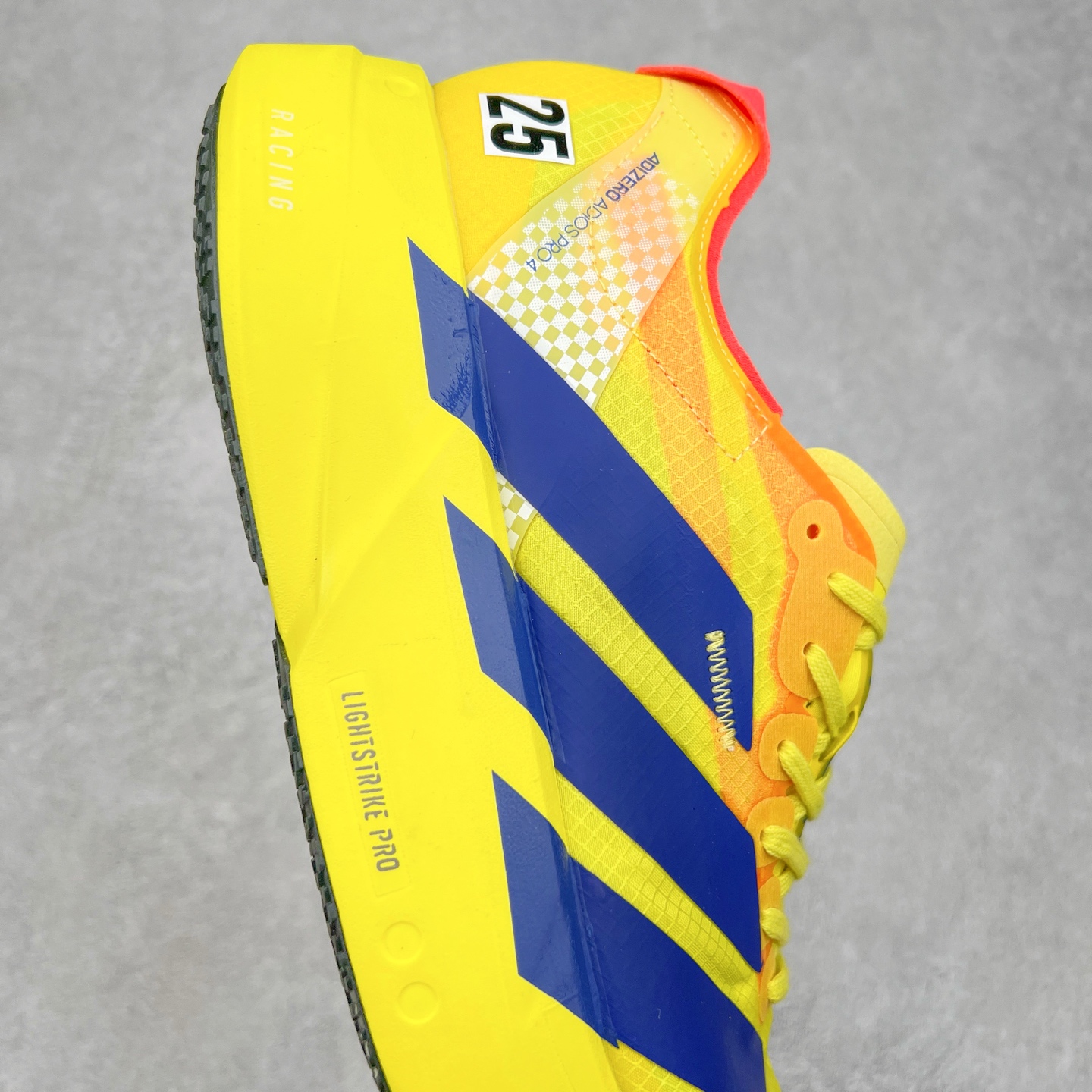 图片[6]-AD Adizero Adios Pro 4 马拉松竞速专业跑鞋 JR6364 CELERMESH针织网面非常轻薄 纤维间的缝隙很大 可以保证跑步时的透气、排汗效果 鞋舌直接与两侧的内衬和鞋底连接在一起 在跑步过程中不会被鞋舌的左右移动所困扰 在标准鞋带孔的基础上再拓宽一组鞋带孔 适合不同脚型的需求 突破性 EnergyRods 技术，有助于跑者实现更好的成绩 中底独特的LIGHTSTRIKE PRO泡棉材质 微弹感觉在跑步过程中给予了良好的支撑体验 对于顶级精英和高水平进阶跑者来说 ADIOS PRO是一双值得信赖的竞速比赛用鞋 尺码：36 36.5 37.5 38 38.5 39 40 40.5 41 42 42.5 43 44 44.5 45-选品中心