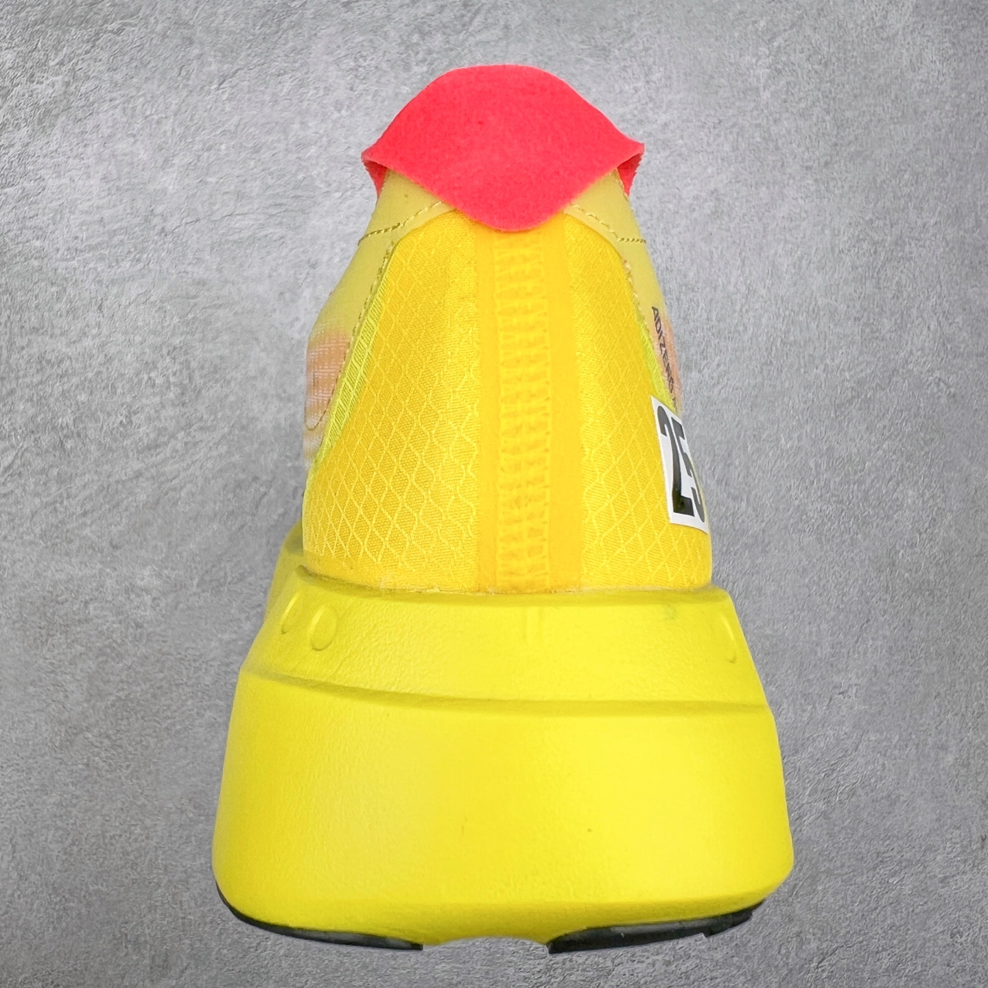 图片[8]-AD Adizero Adios Pro 4 马拉松竞速专业跑鞋 JR6364 CELERMESH针织网面非常轻薄 纤维间的缝隙很大 可以保证跑步时的透气、排汗效果 鞋舌直接与两侧的内衬和鞋底连接在一起 在跑步过程中不会被鞋舌的左右移动所困扰 在标准鞋带孔的基础上再拓宽一组鞋带孔 适合不同脚型的需求 突破性 EnergyRods 技术，有助于跑者实现更好的成绩 中底独特的LIGHTSTRIKE PRO泡棉材质 微弹感觉在跑步过程中给予了良好的支撑体验 对于顶级精英和高水平进阶跑者来说 ADIOS PRO是一双值得信赖的竞速比赛用鞋 尺码：36 36.5 37.5 38 38.5 39 40 40.5 41 42 42.5 43 44 44.5 45-选品中心