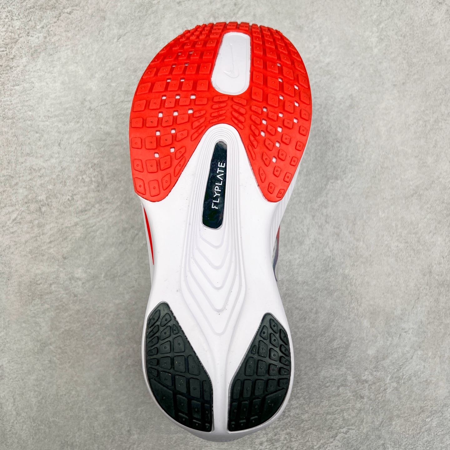 图片[9]-NK ZoomX Invincible Run Flyknit 6 轻量跑鞋 飞织低帮休闲运动慢跑鞋 厚底增高 老爹鞋 此鞋专为短跑运动员而生 是为 5 至 10 公里距离的赛事和训练打造 整体设计采用流线型的轻质工程网眼材质构成鞋面 并与其他 Running 旗舰鞋款同样搭载全脚掌 ZoomX 缓冲中底 搭配 Pebax 物料与橡胶外底 ZoomX StreakFly 首发配色以Prototype呈现 其灵感是来自开发期间的磨损测试 透过编号的标记与内侧的预期跑步距离突出研发过程 货号： HQ3498-100 尺码：36 36.5 37.5 38 38.5 39 40 40.5 41 42 42.5 43 44 45-选品中心